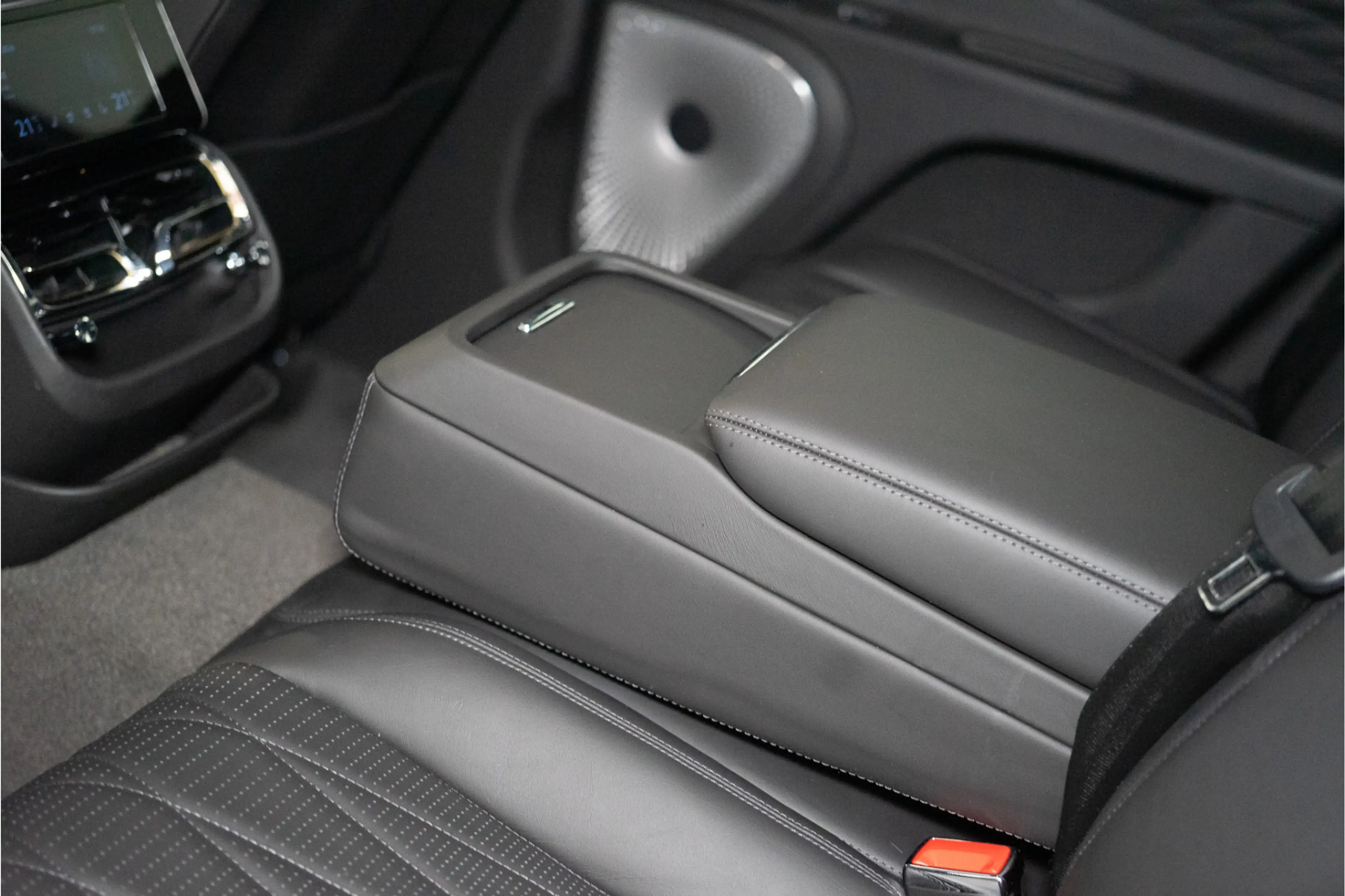 Bentley Flying Spur 2.9 V6 Hybrid Mulliner 544PK | Pano | B&O | Night — photo 34