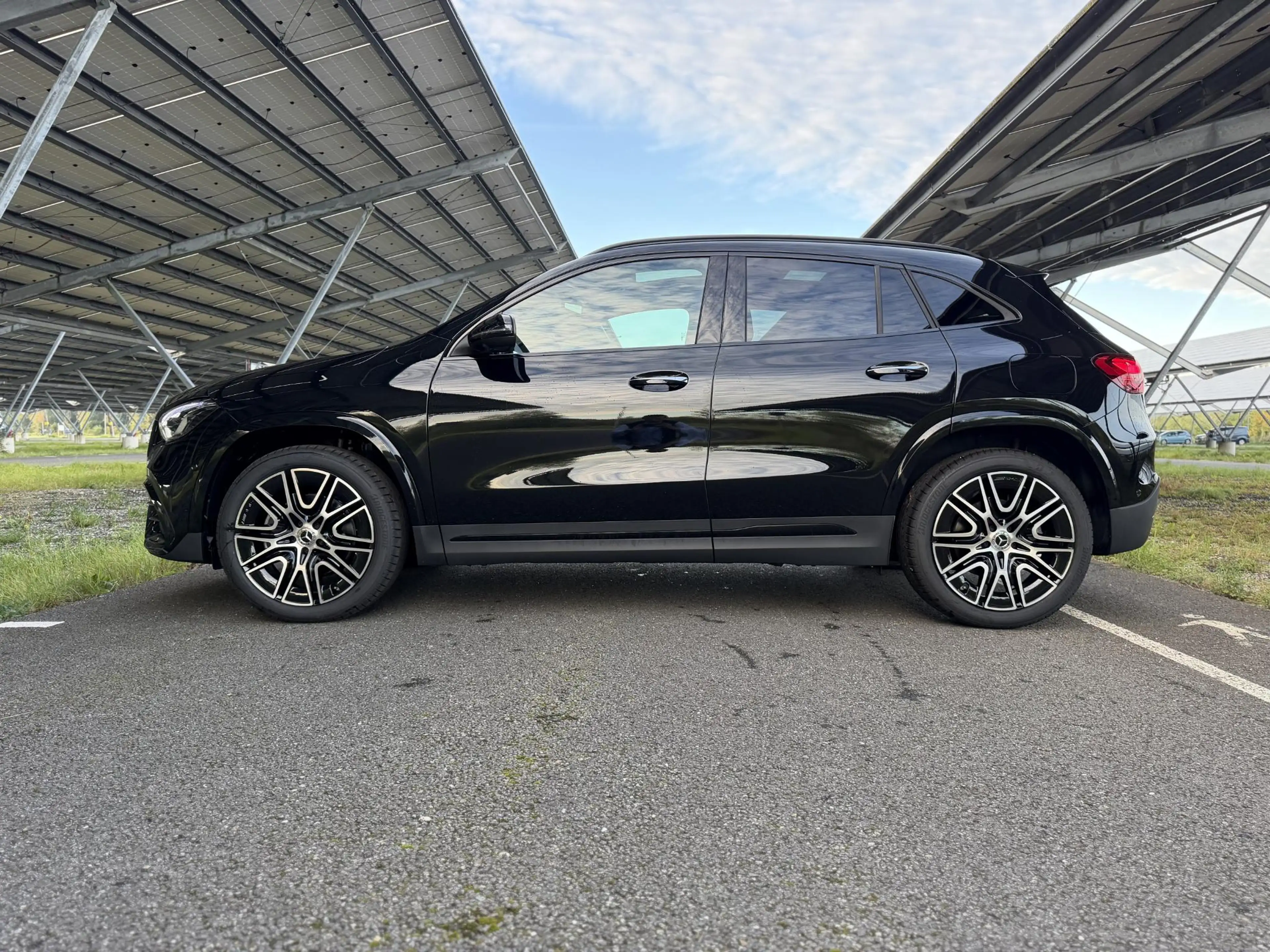 Mercedes-Benz GLA 250 e 140 Years Edition | AMG line | Night | Panoramad — photo 8