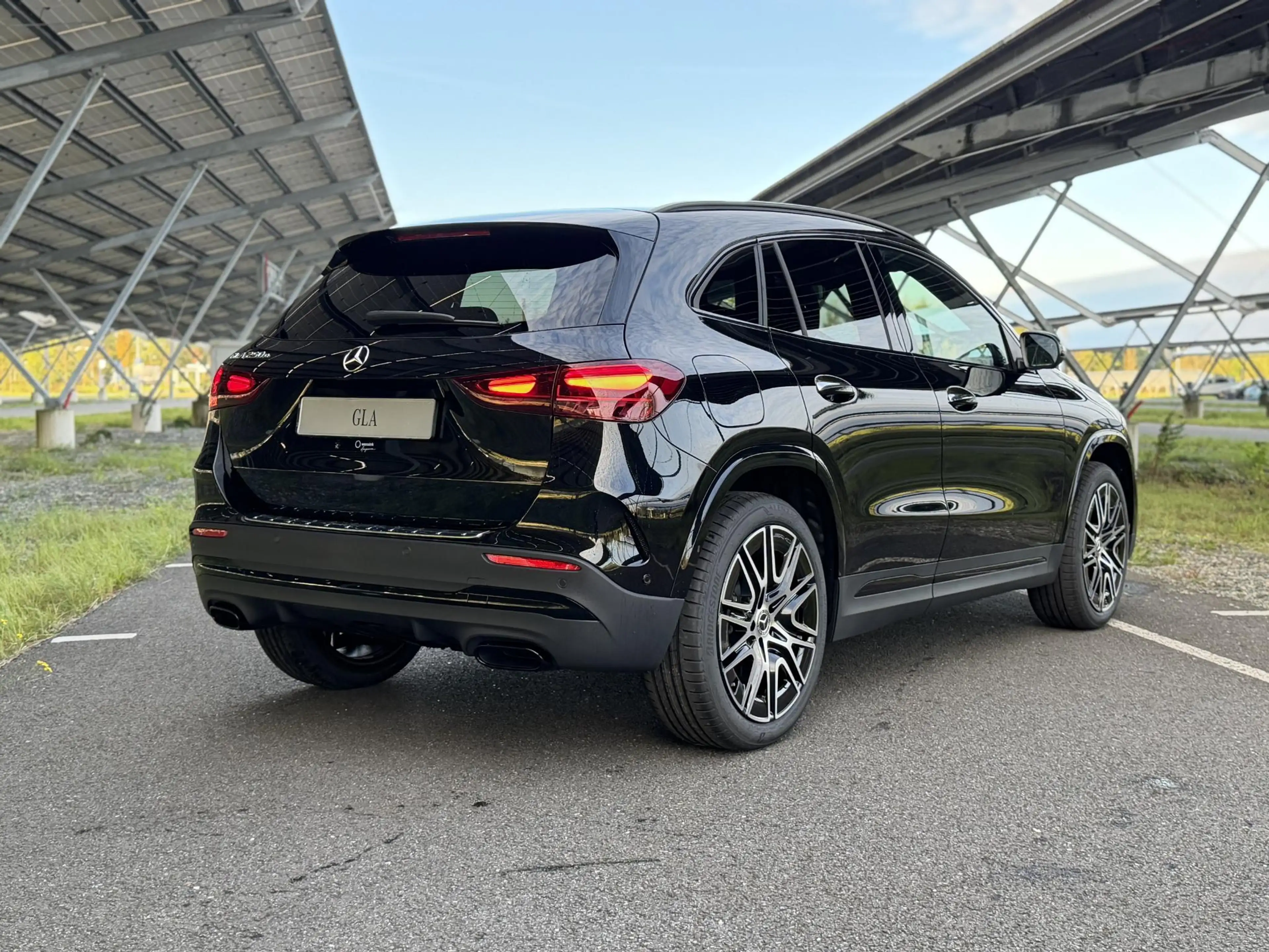 Mercedes-Benz GLA 250 e 140 Years Edition | AMG line | Night | Panoramad — photo 5