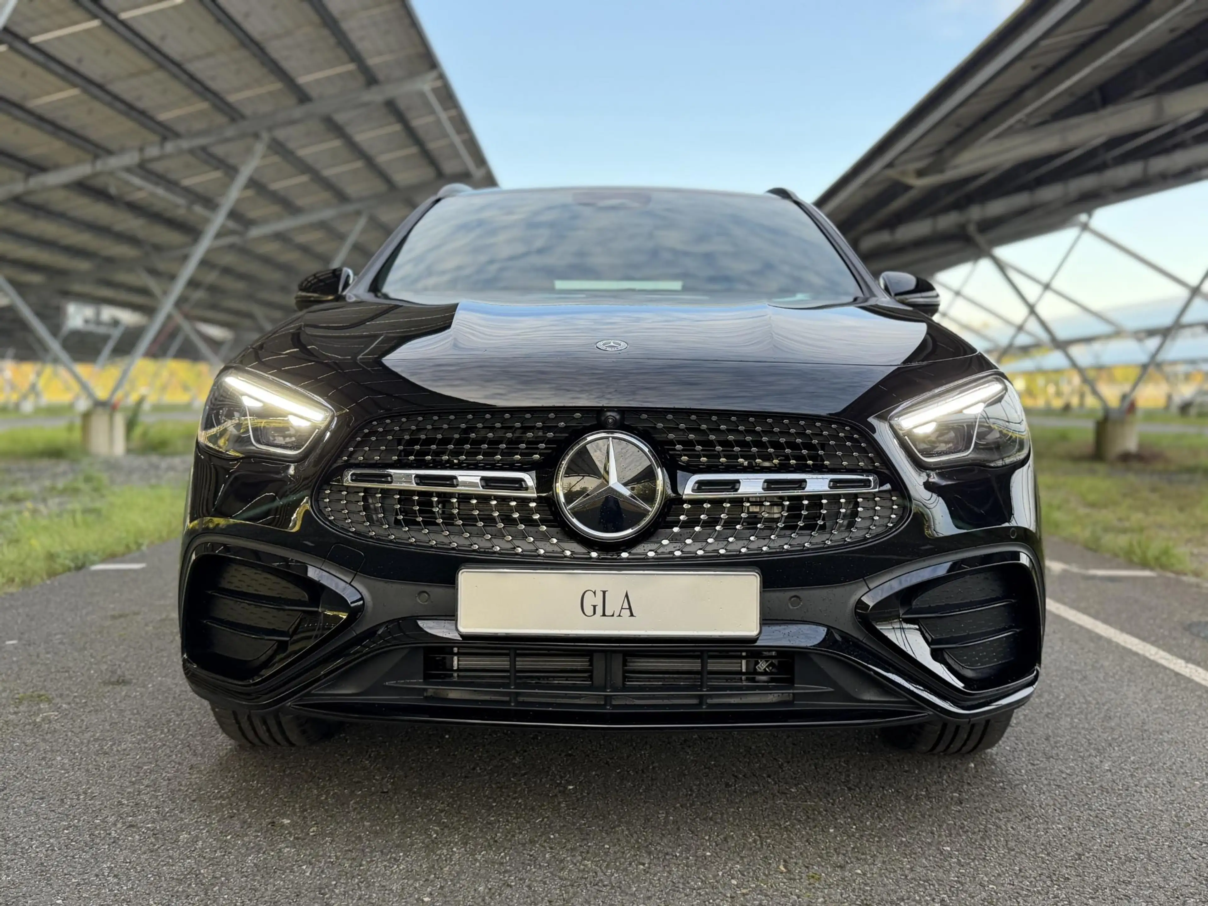 Mercedes-Benz GLA 250 e 140 Years Edition | AMG line | Night | Panoramad — photo 2