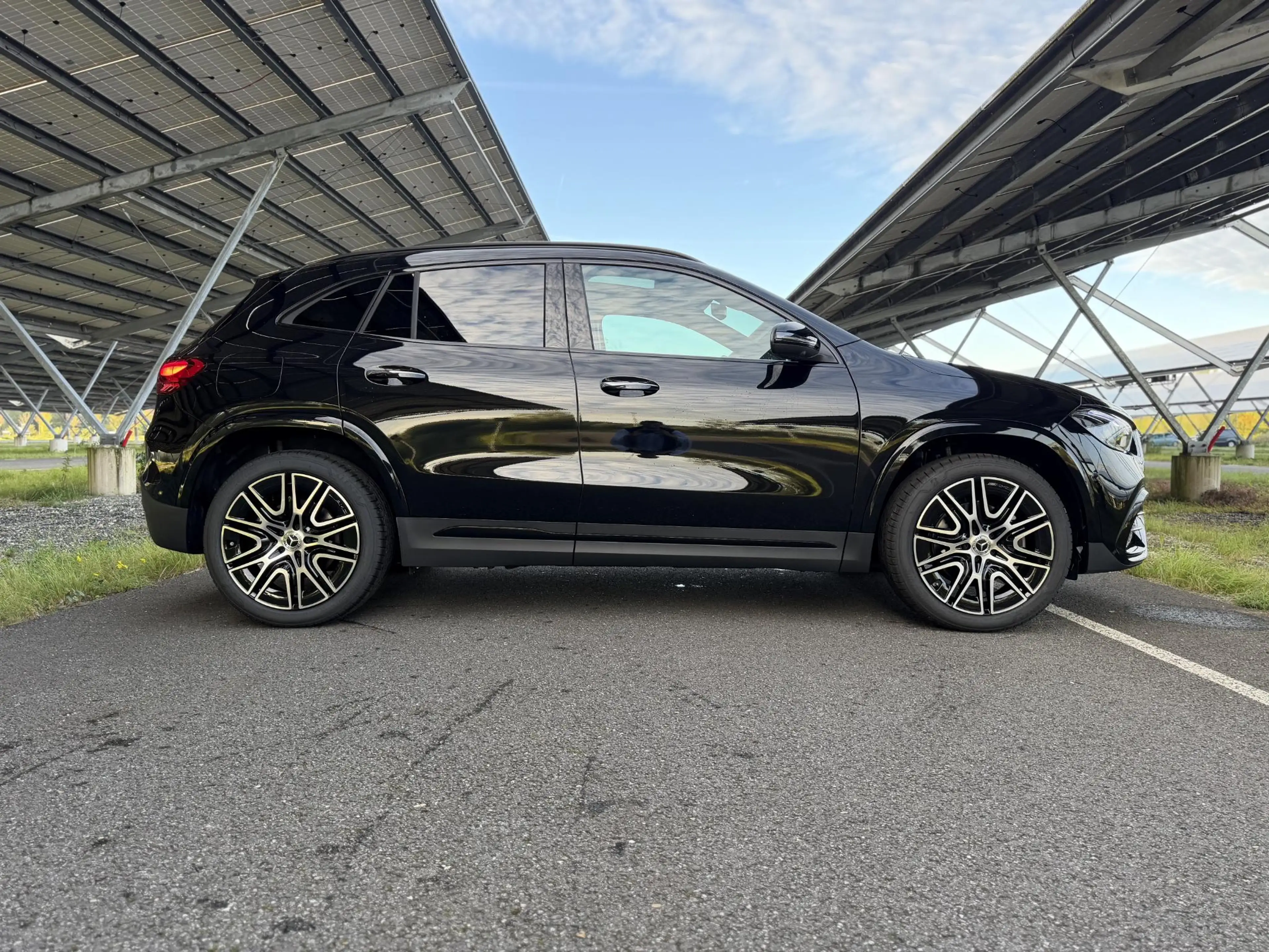Mercedes-Benz GLA 250 e 140 Years Edition | AMG line | Night | Panoramad — photo 4