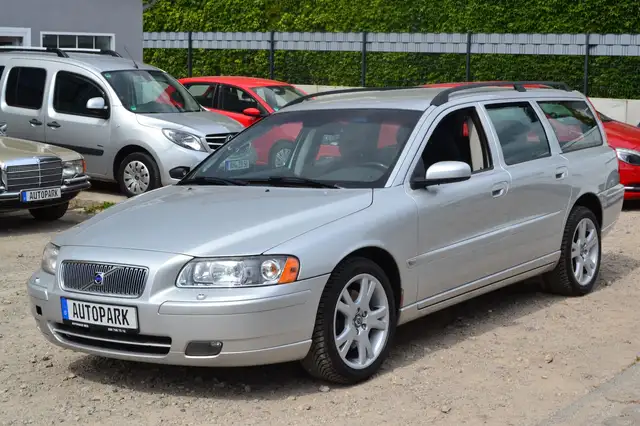 Volvo V70 KOMBI 2.4 MOMENTUM FACELIFT NUR 84TKM