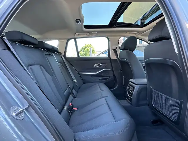 BMW 3 Series view 15