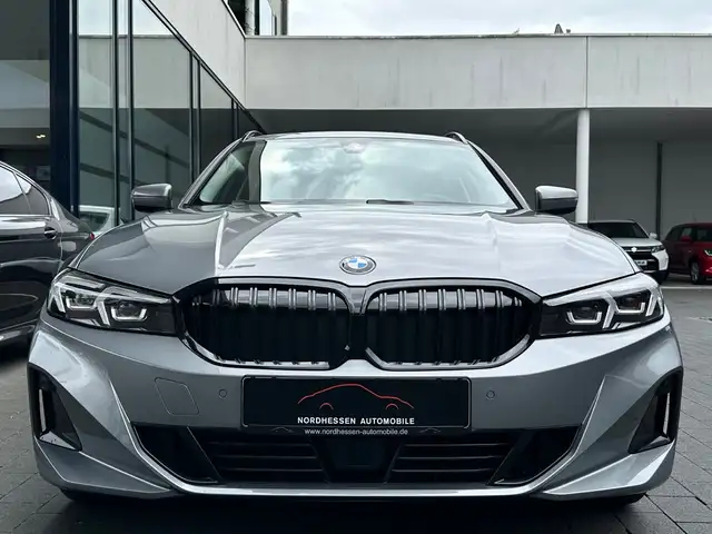 BMW 3 Series view 5