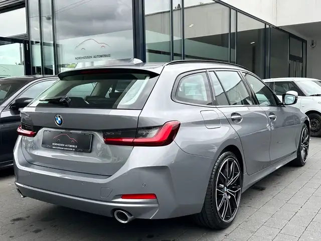 BMW 3 Series view 4
