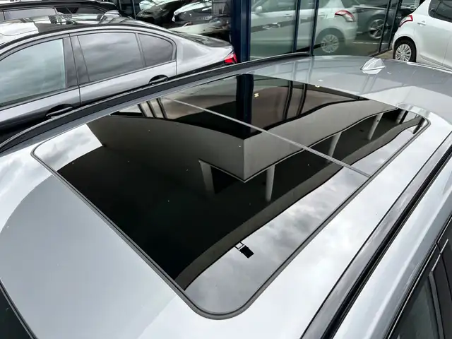 BMW 3 Series view 10