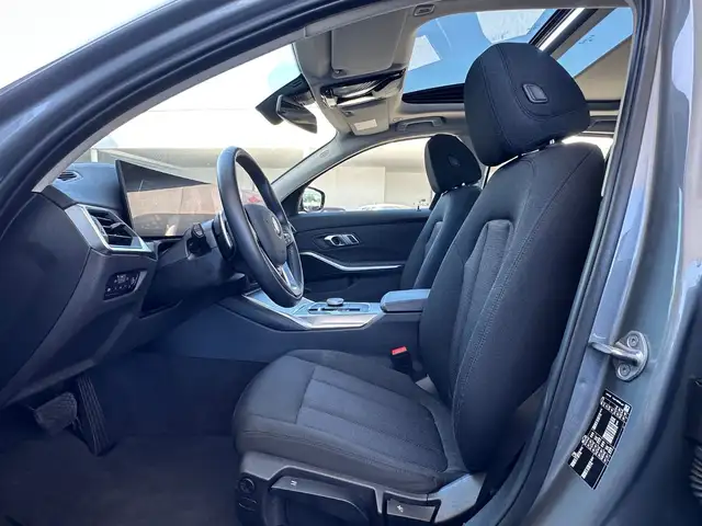 BMW 3 Series view 12