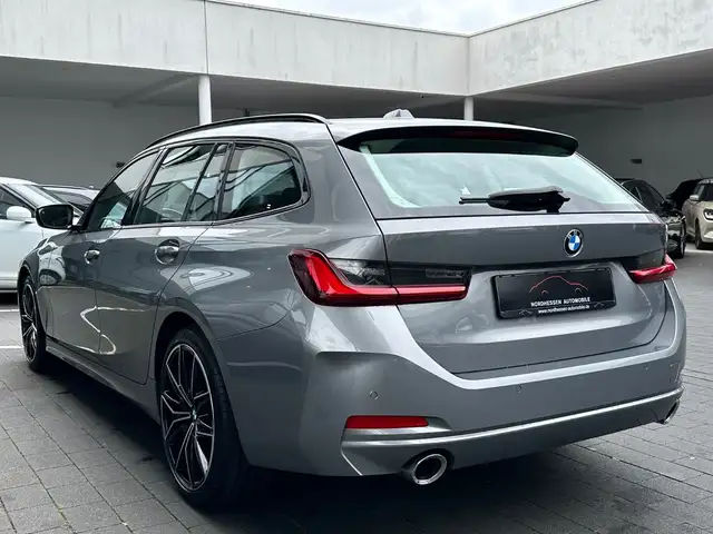 BMW 3 Series view 3