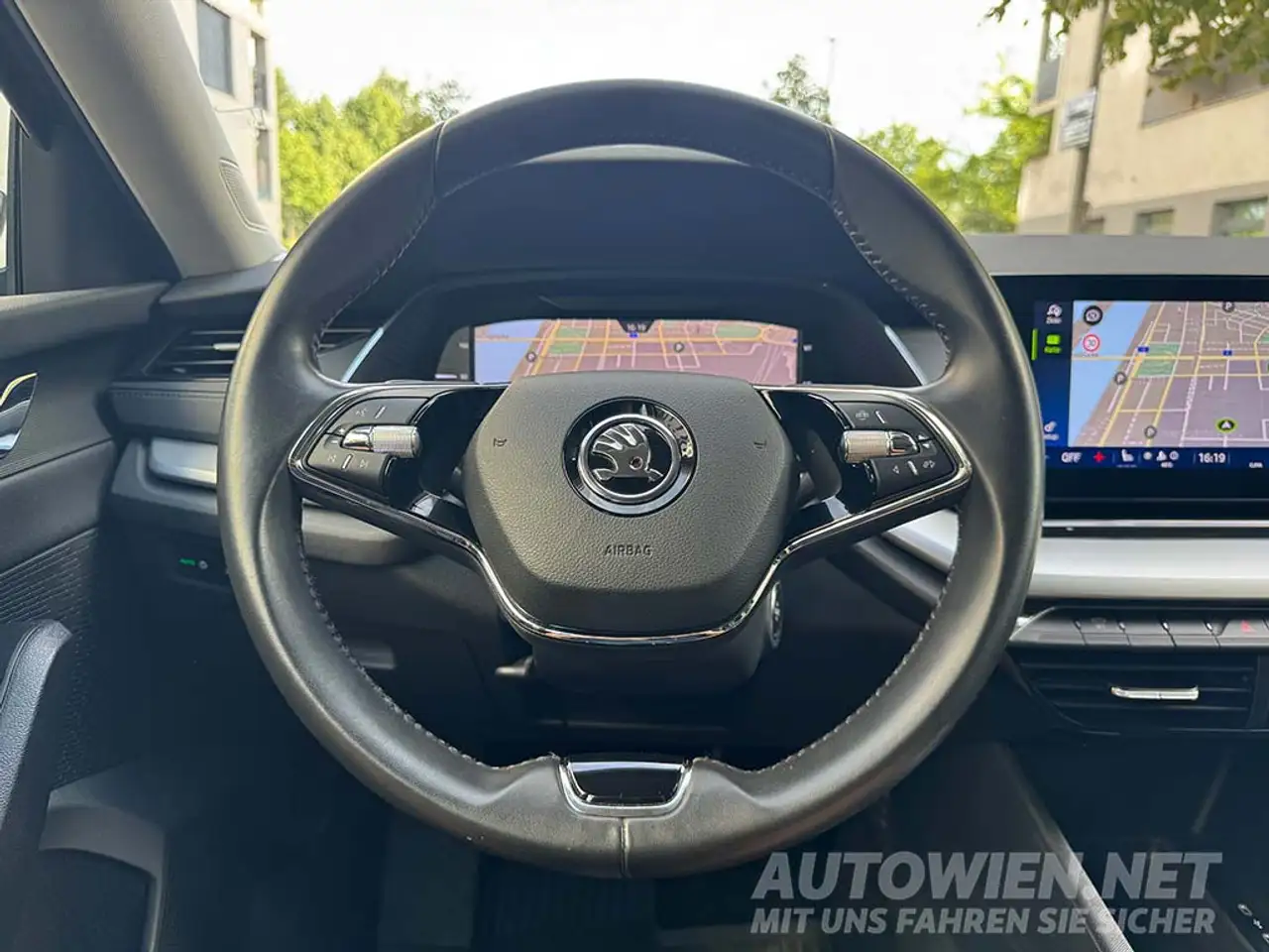 Skoda Octavia 2,0 TDI DSG ALLRAD VIRTUAL STANDHEIZUNG ANHÄNGERKUPPLUNG, миниатюра 3