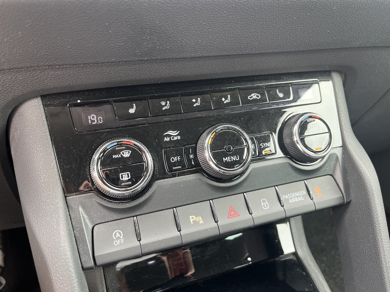 Skoda Karoq 1,5 TSI Style + AHK + Kamera + Navigation + Klimat — photo 9