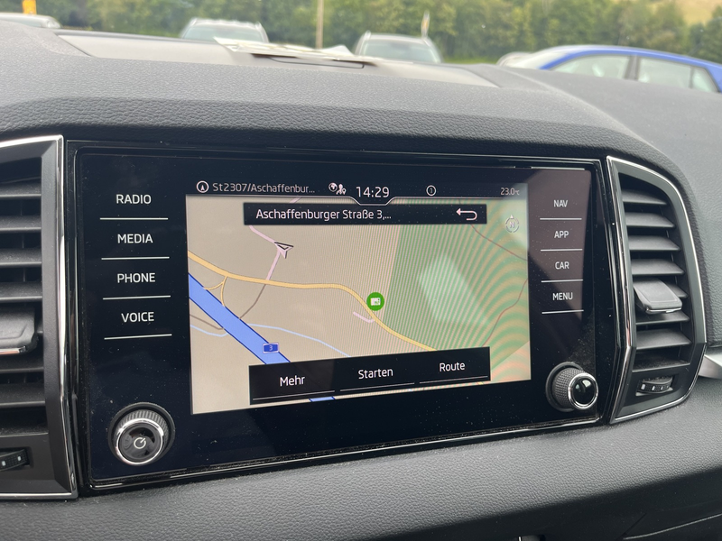 Skoda Karoq 1,5 TSI Style + AHK + Kamera + Navigation + Klimat — photo 2