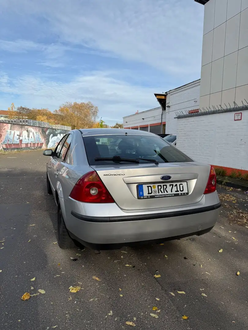 Ford Mondeo 1.8 Ambiente - 2