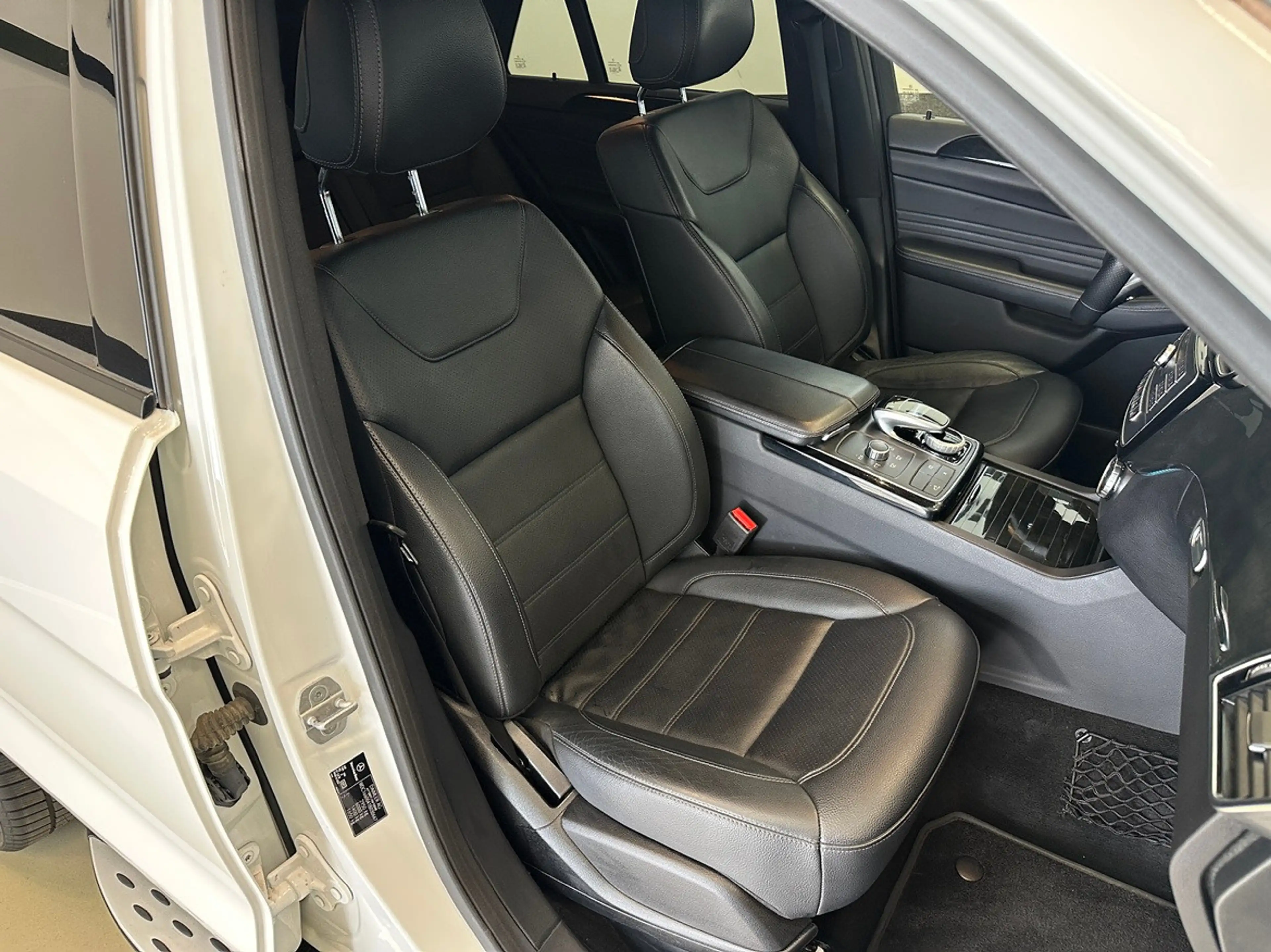 Mercedes-Benz GLE 250 d 4M AMG-Line Night H&K LED 360° — photo 9