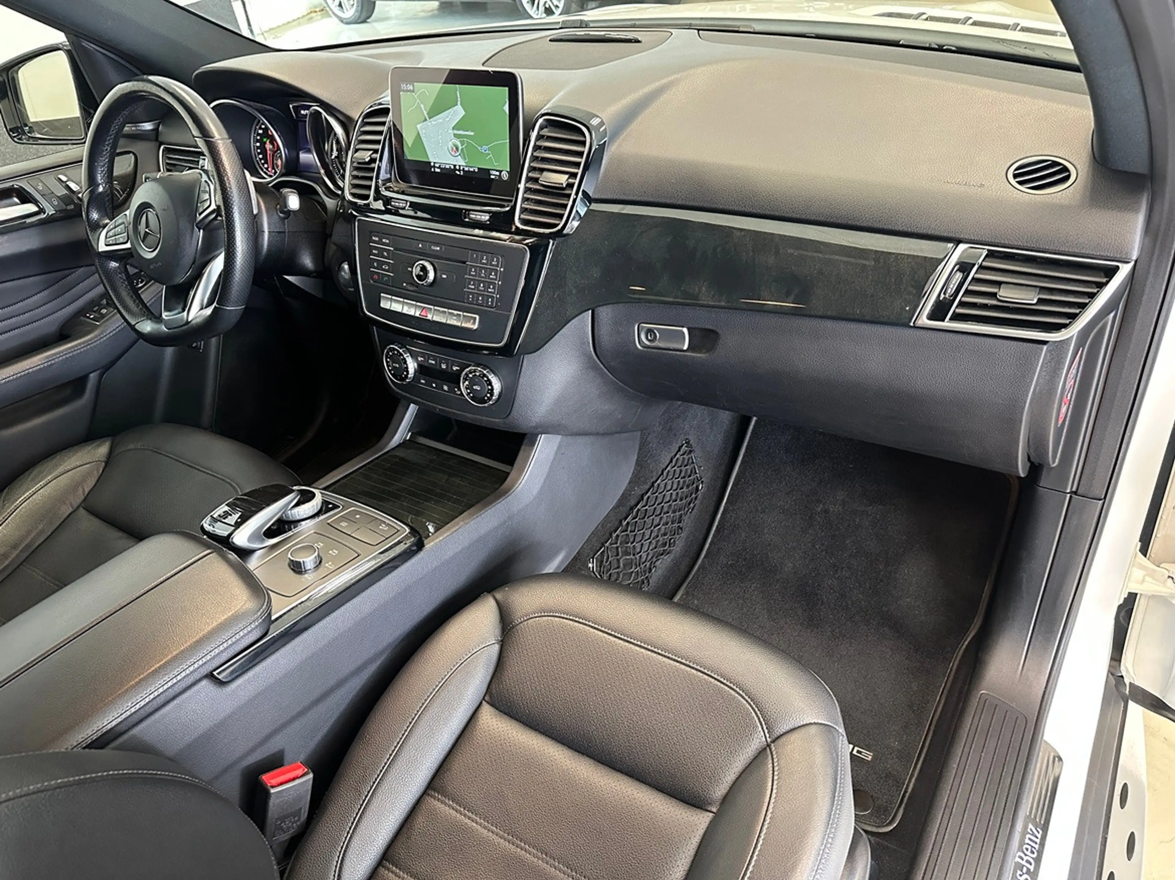 Mercedes-Benz GLE 250 d 4M AMG-Line Night H&K LED 360° — photo 8