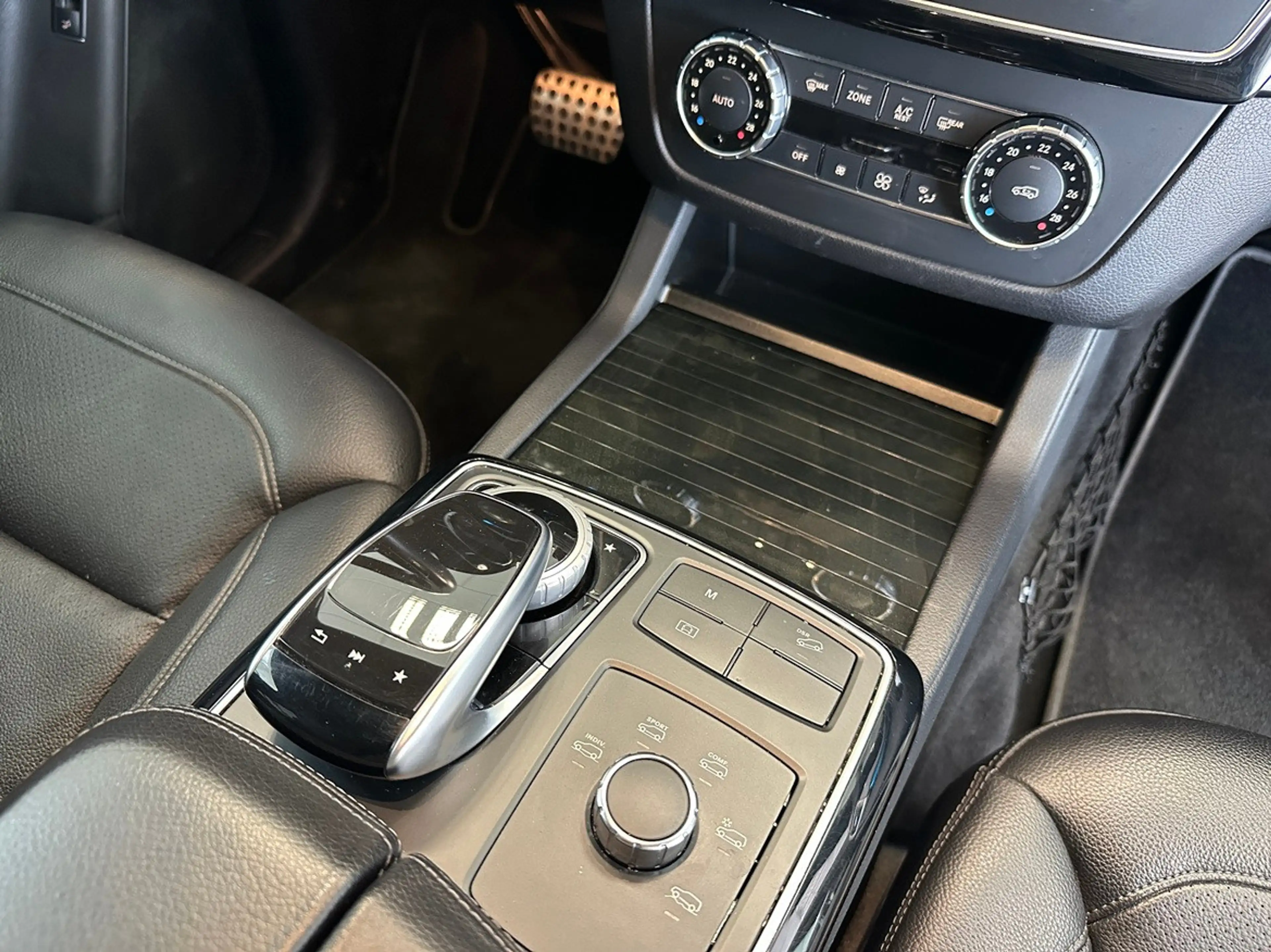 Mercedes-Benz GLE 250 d 4M AMG-Line Night H&K LED 360° — photo 12