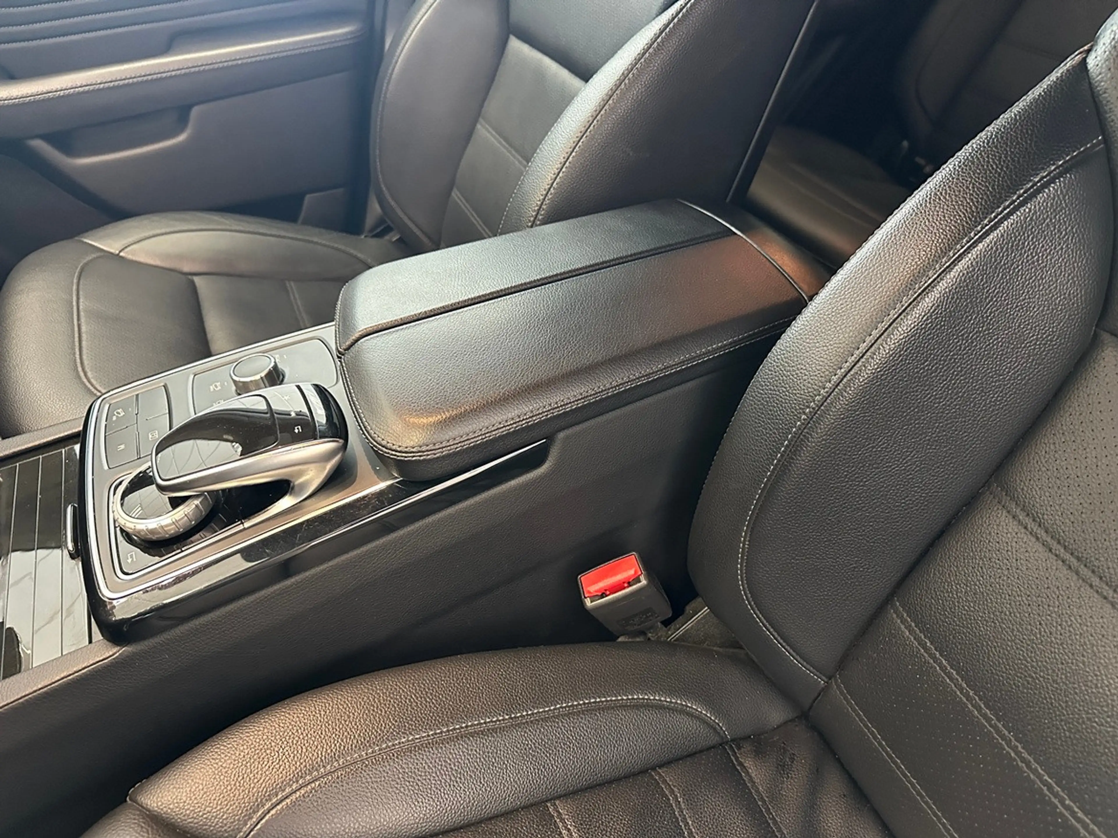 Mercedes-Benz GLE 250 d 4M AMG-Line Night H&K LED 360° — photo 14