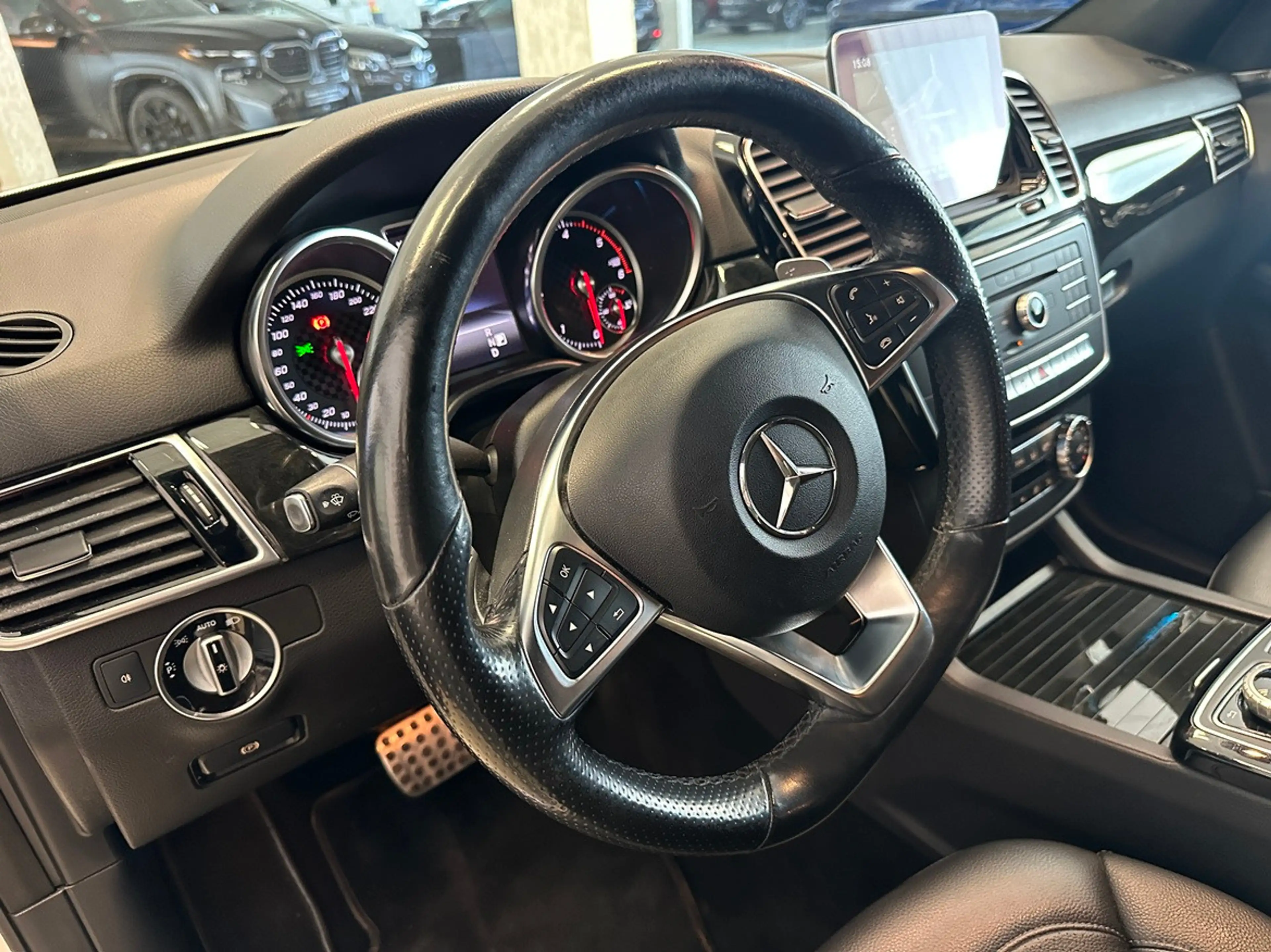 Mercedes-Benz GLE 250 d 4M AMG-Line Night H&K LED 360° — photo 15