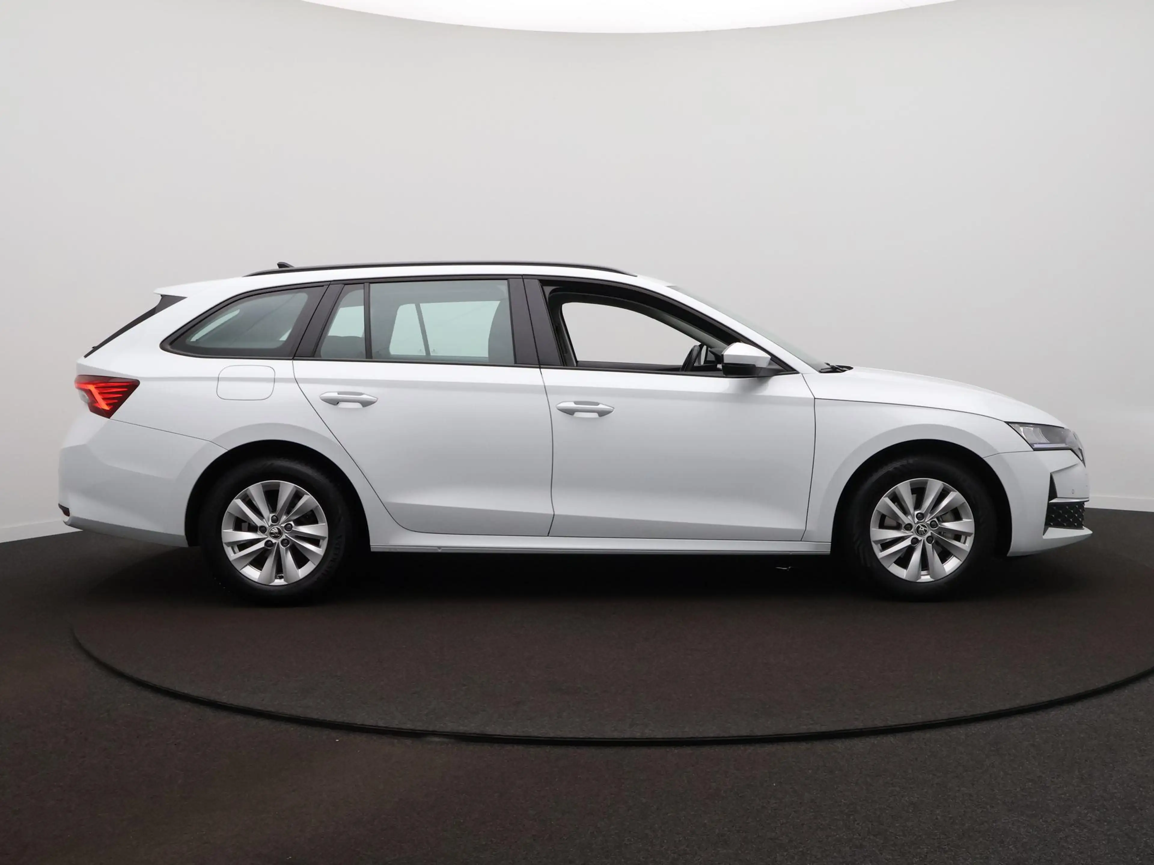 Skoda Octavia Combi 1.5 TSI MHEV Business Edition Plus Zwenkbare — photo 4