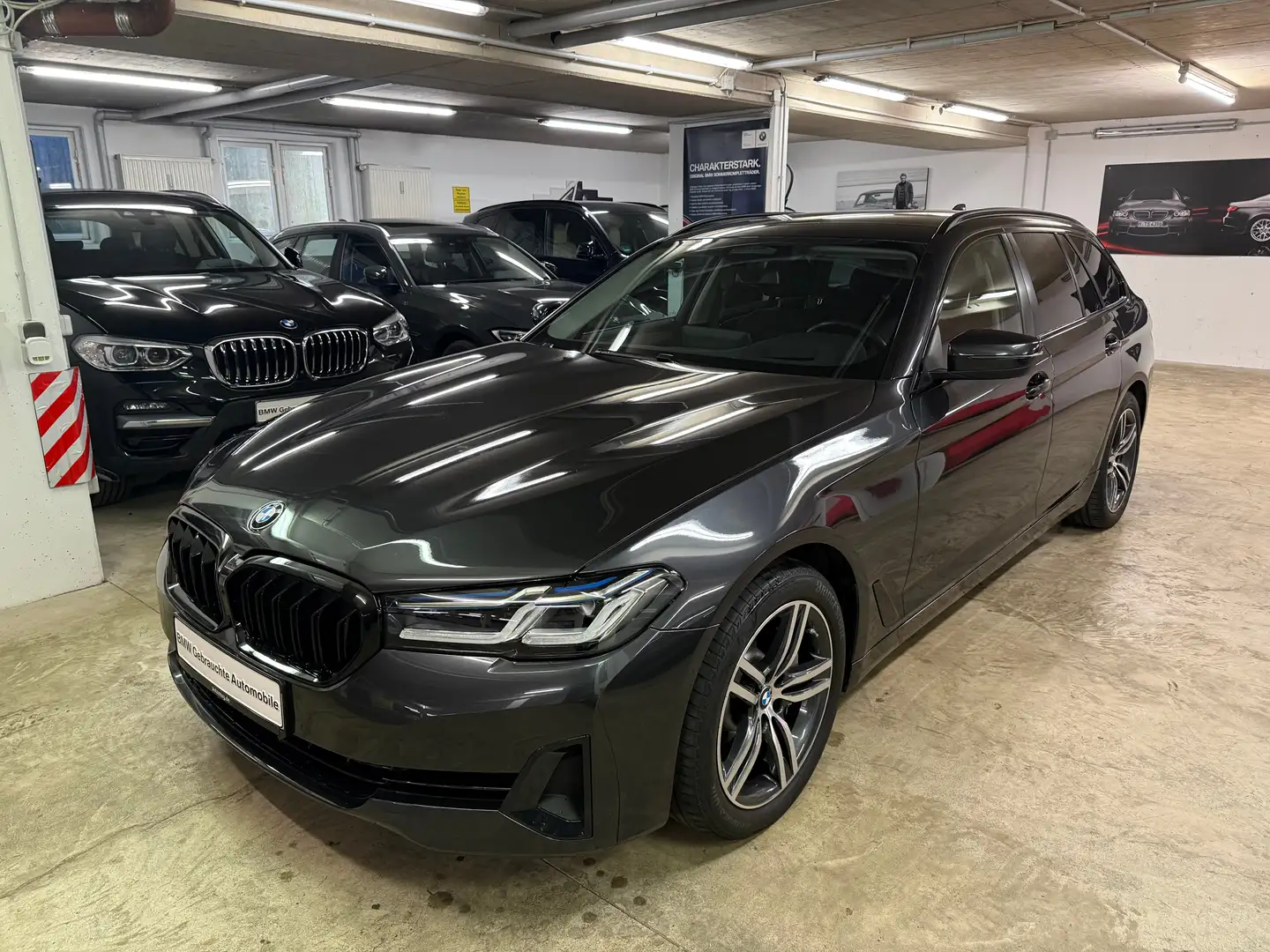 BMW 530 530iT,HUD,4 Zonen,AHK,Standheiz,LCI,Laserl,1.HD Grau - 1