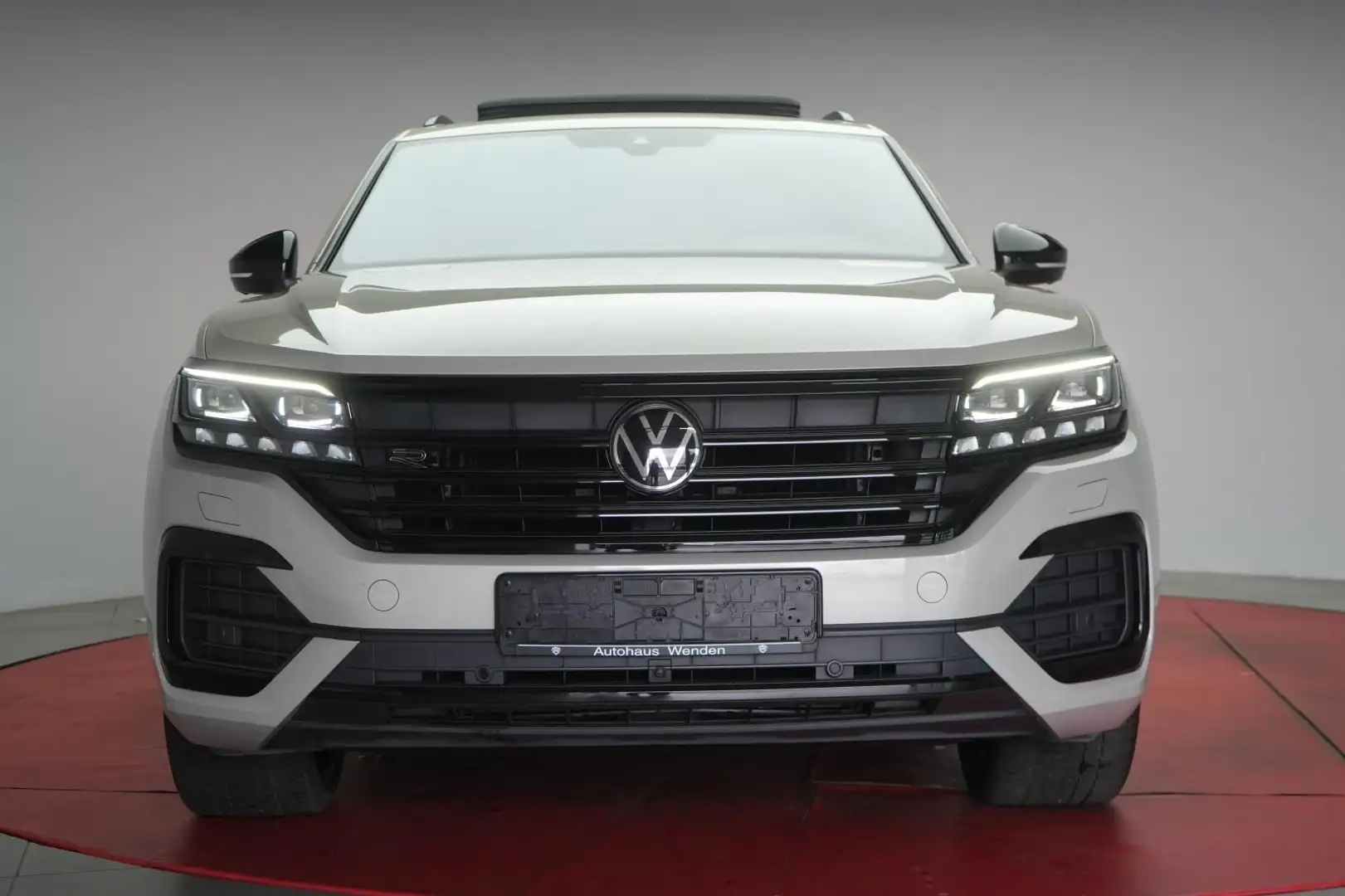Volkswagen Touareg 3.0 V6 TDI 4Motion R line Leder/ACC/Kame Бежевый  - 2