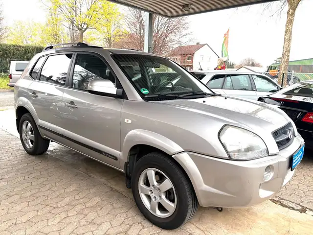 Hyundai TUCSON 2.0 GLS **LEDER**KLIMAAUT.**SITZHZG.**...