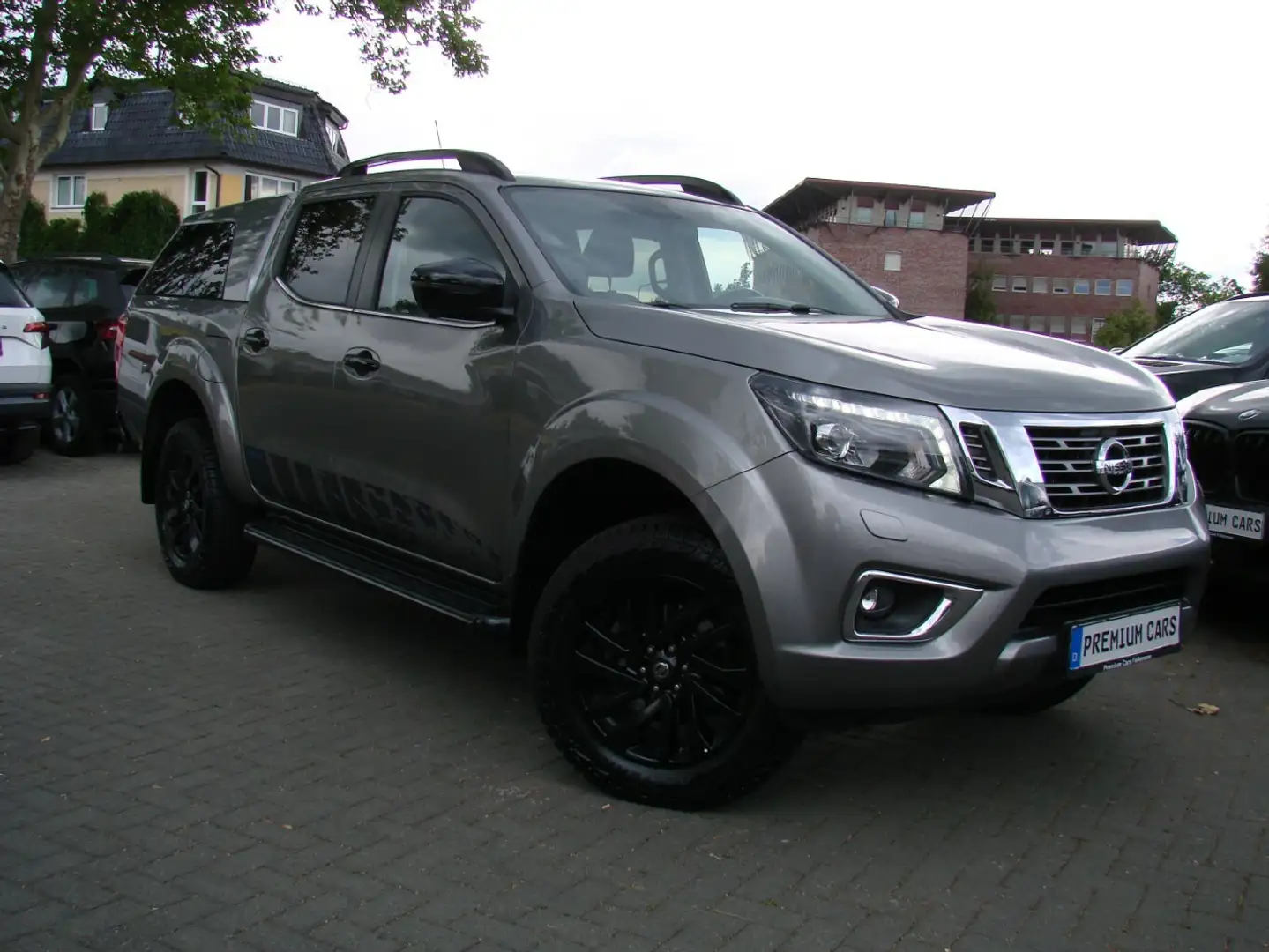 Nissan NP300 N-Guard Double Cab 4x4 360° AHK Grau - 1