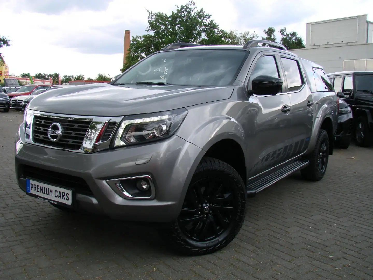 Nissan NP300 N-Guard Double Cab 4x4 360° AHK Grau - 2