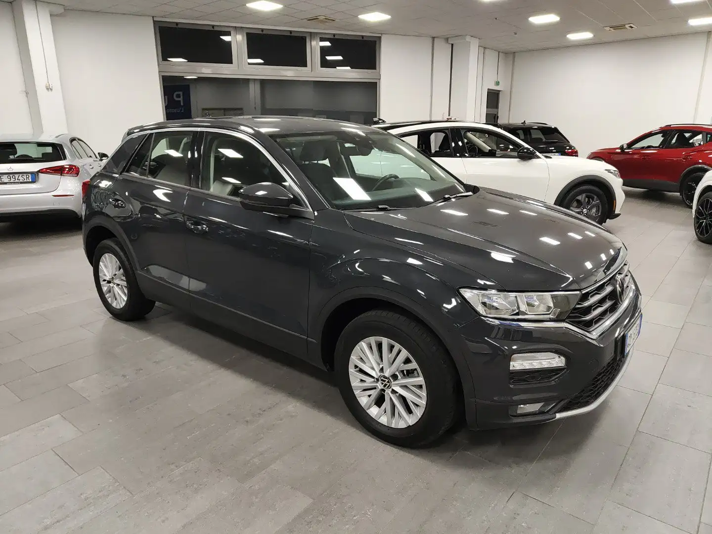 Volkswagen T-Roc 1.0 TSI 110cv Navi AdaptiveCruise Clima Sensori Grigio - 2