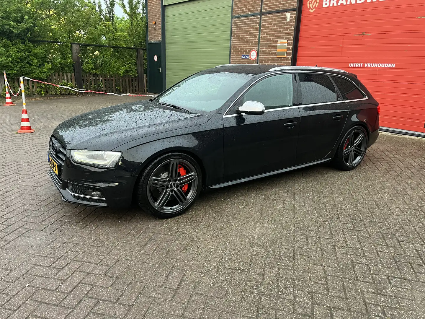 Audi S4 3.0 TFSI q. Pro L Zwart - 2