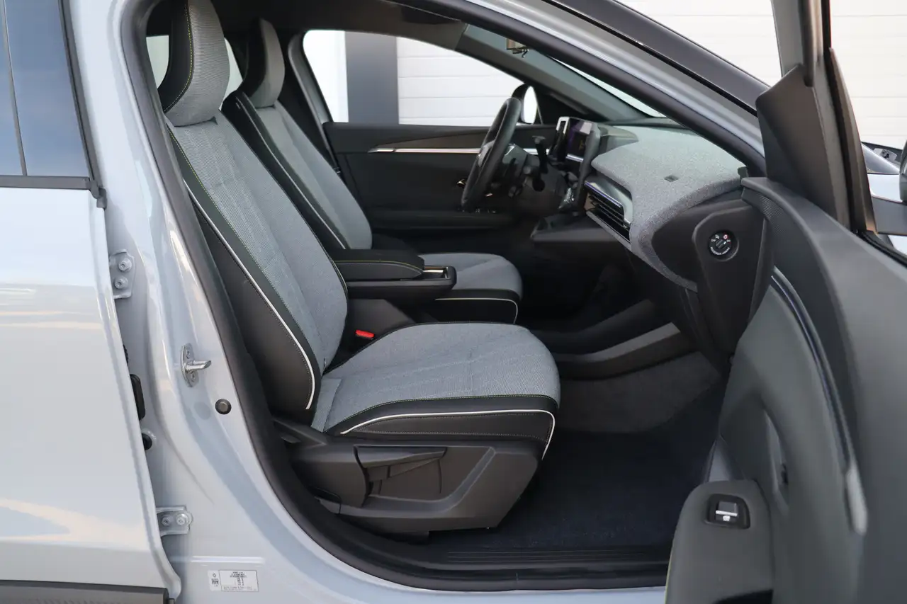Renault Megane E-Tech comfort range Business Edition 60 kWh EV | Demo | 12