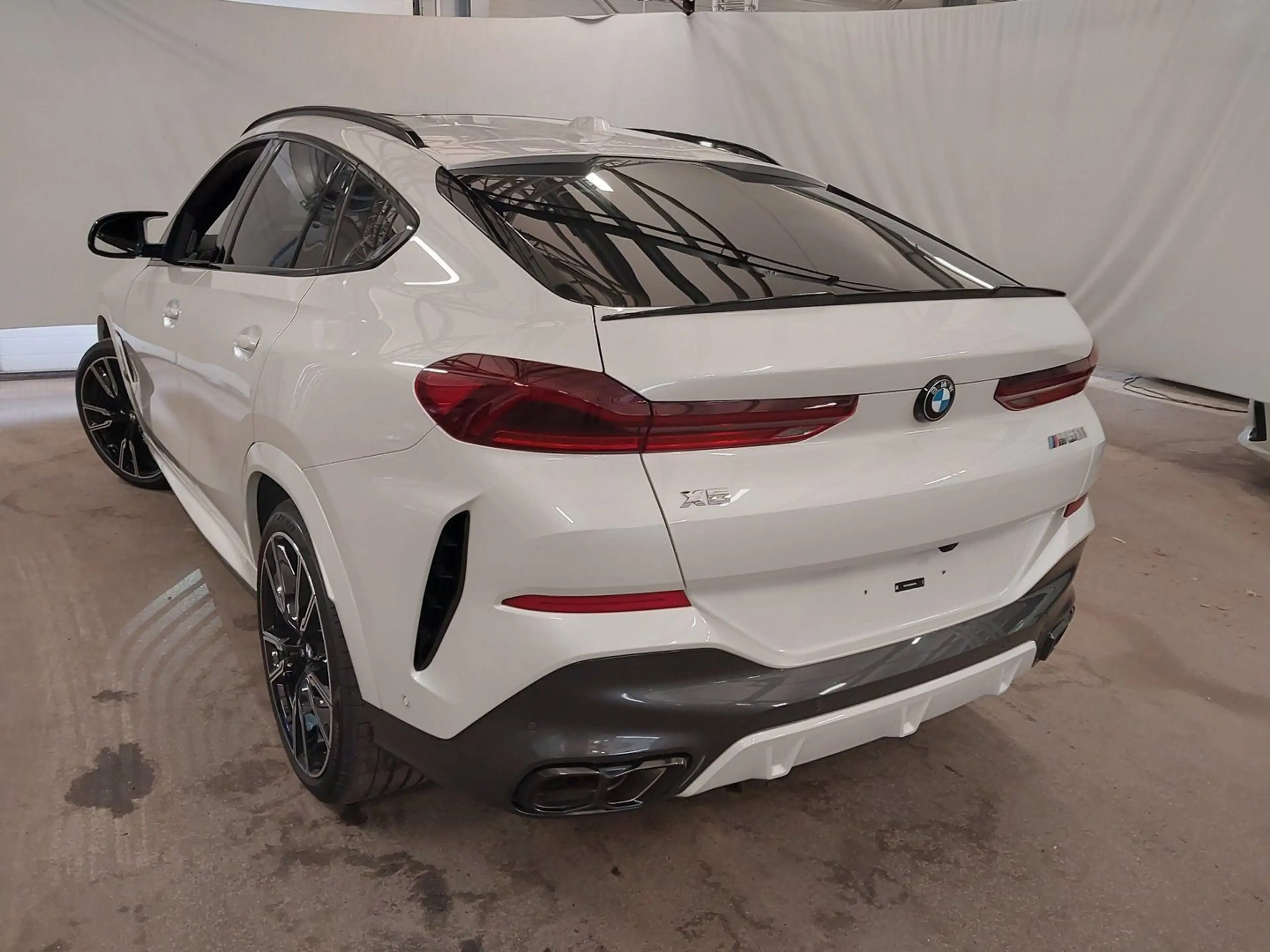 BMW X6 M60i xDrive — photo 3