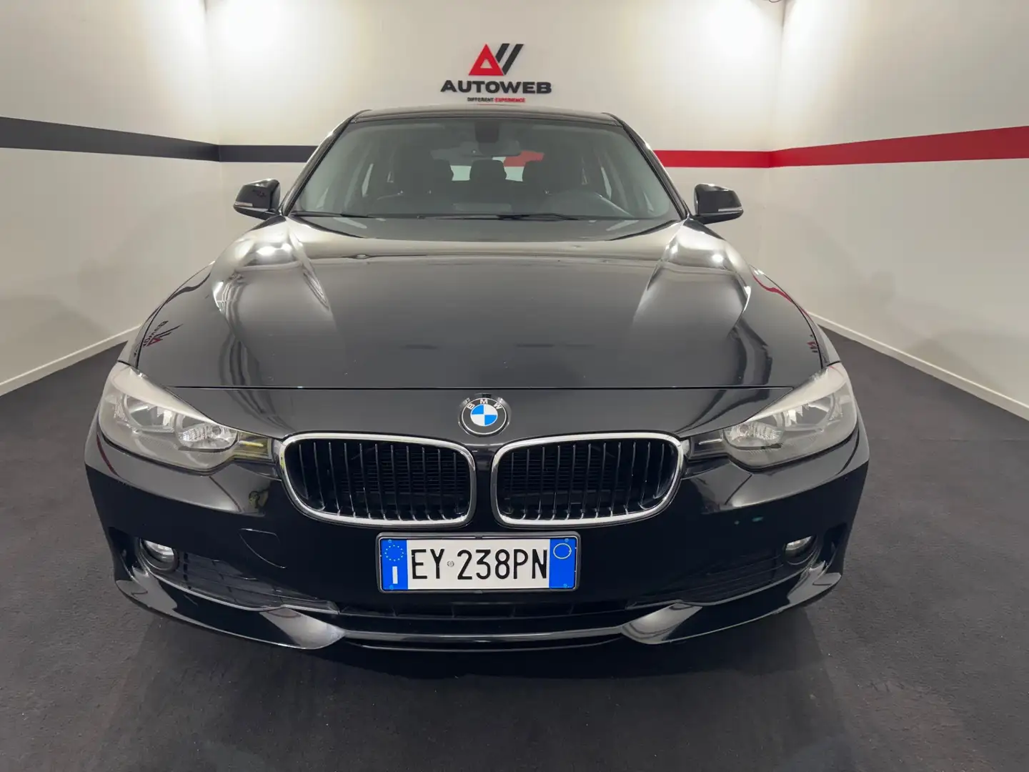 BMW 318 318d Touring Sport Zwart - 2
