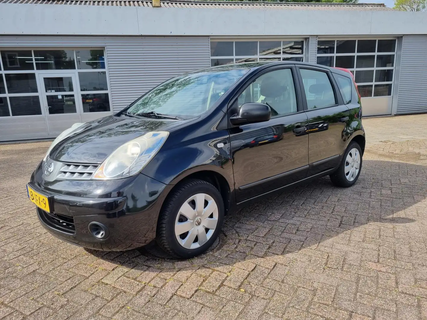 Nissan Note 1.4 Visia crna - 1