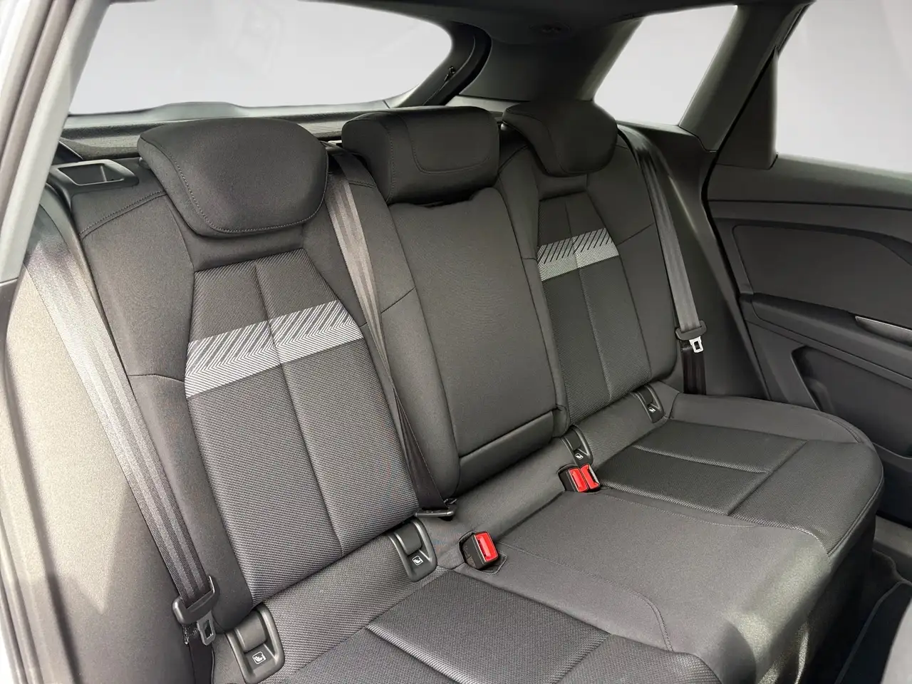 Audi Q4 e-tron Q4 45 e-tron 210 kW 286PS AHK.KEYLESS.KLIMA.NAVI 10