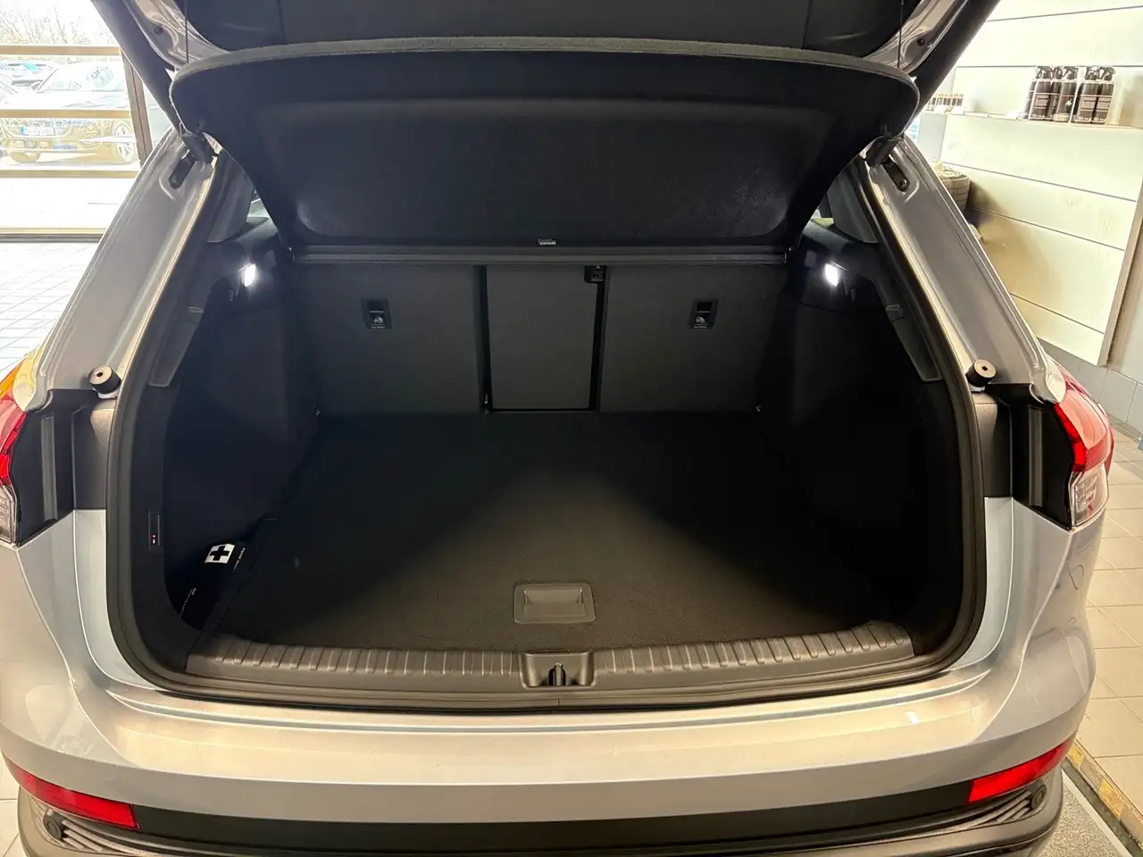 Audi Q4 e-tron Q4 45 e-tron 210 kW 286PS AHK.KEYLESS.KLIMA.NAVI 8