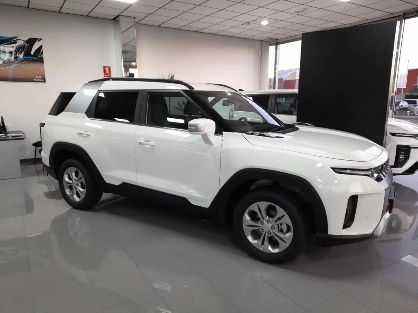 SsangYong Torres G15 HEV Trend Aut. Weiß - 1