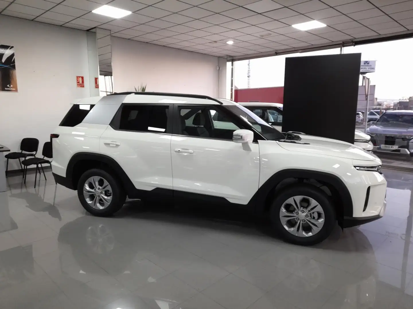 SsangYong Torres G15 HEV Trend Aut. Weiß - 2