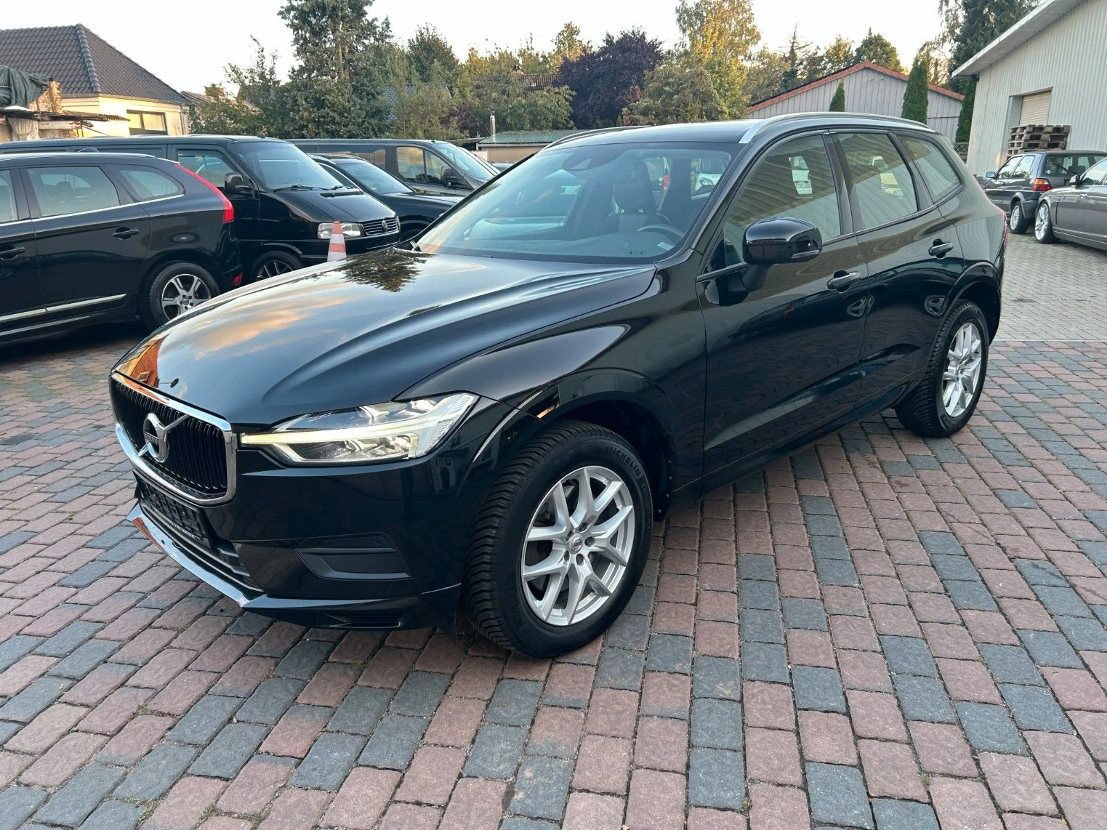 Volvo XC60 D4 Momentum 2WD AHK, NAVI, Allwetterreifen
