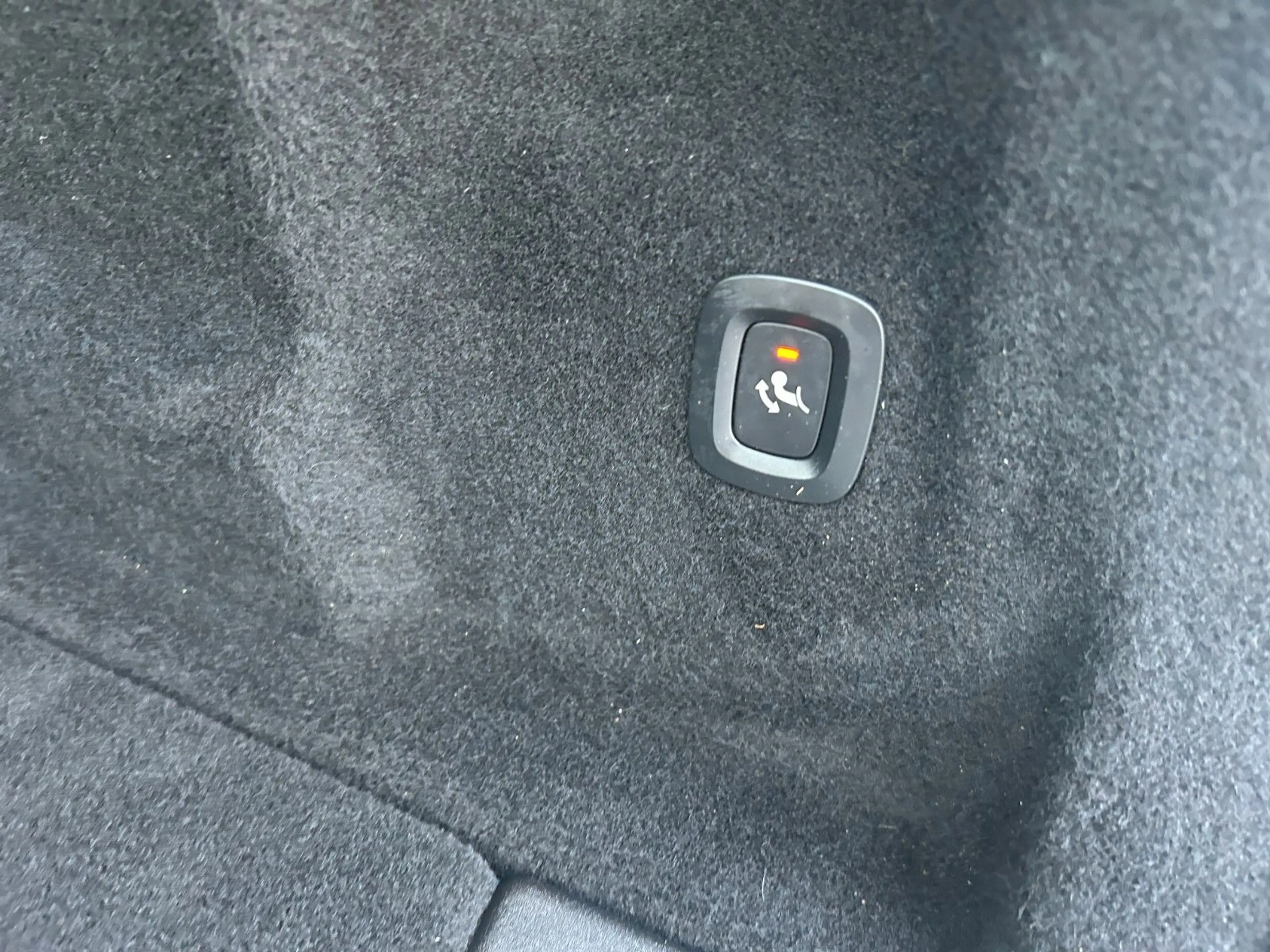 Volvo XC60 D4 Momentum 2WD AHK, NAVI, Allwetterreifen — photo 7