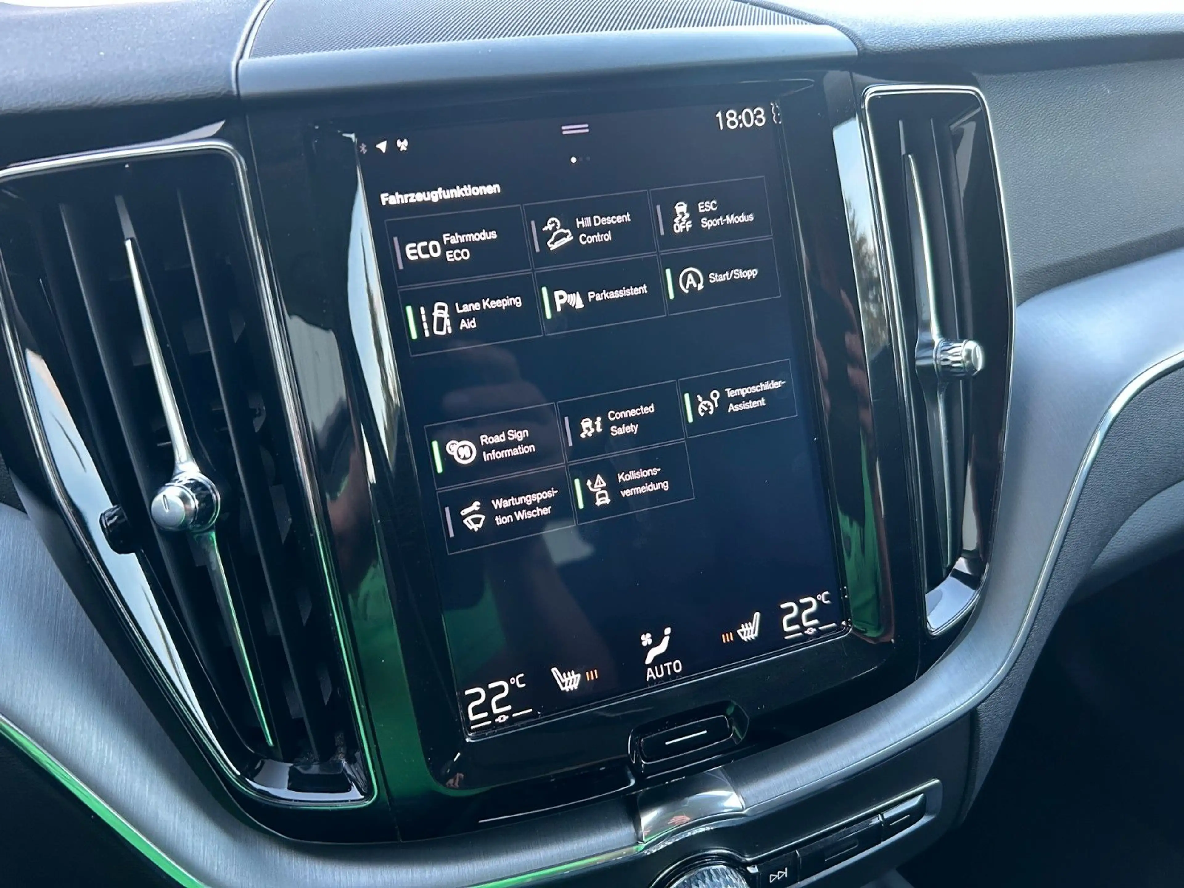 Volvo XC60 D4 Momentum 2WD AHK, NAVI, Allwetterreifen — photo 11