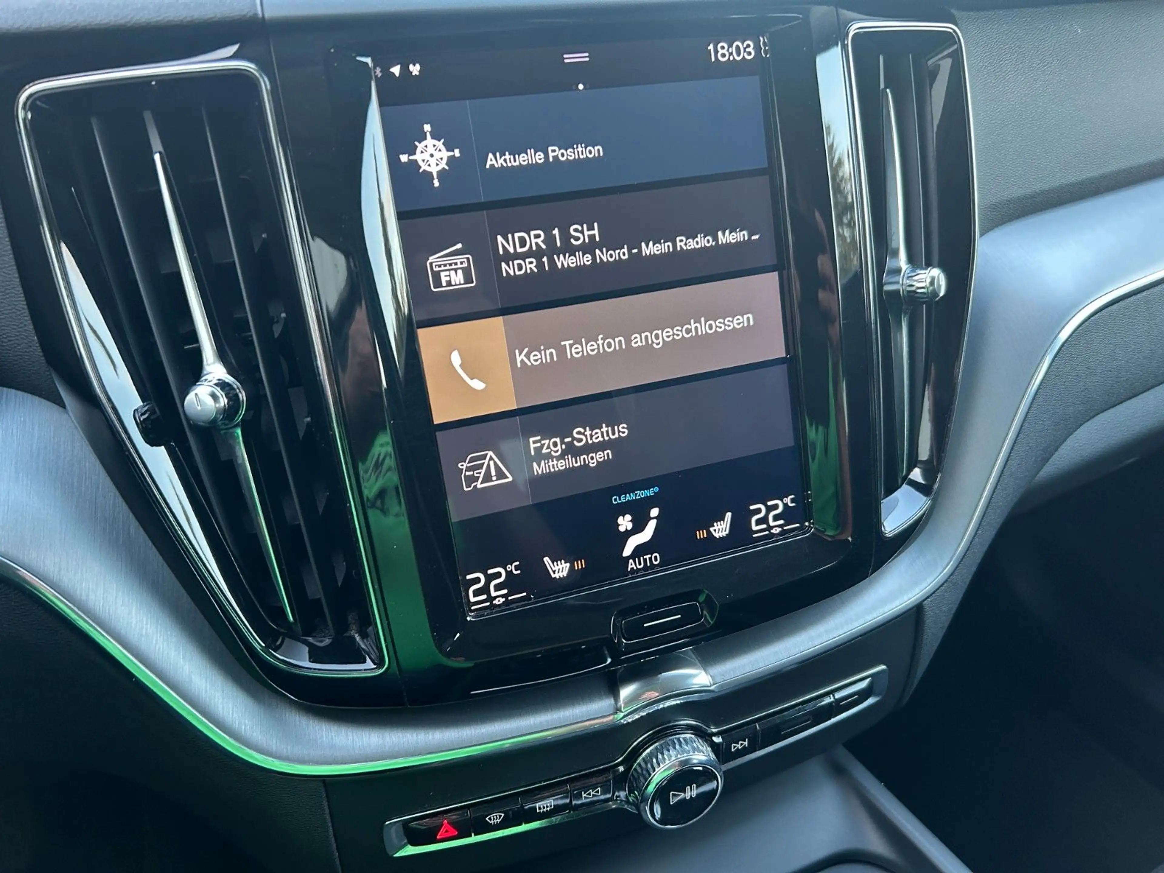 Volvo XC60 D4 Momentum 2WD AHK, NAVI, Allwetterreifen — photo 9