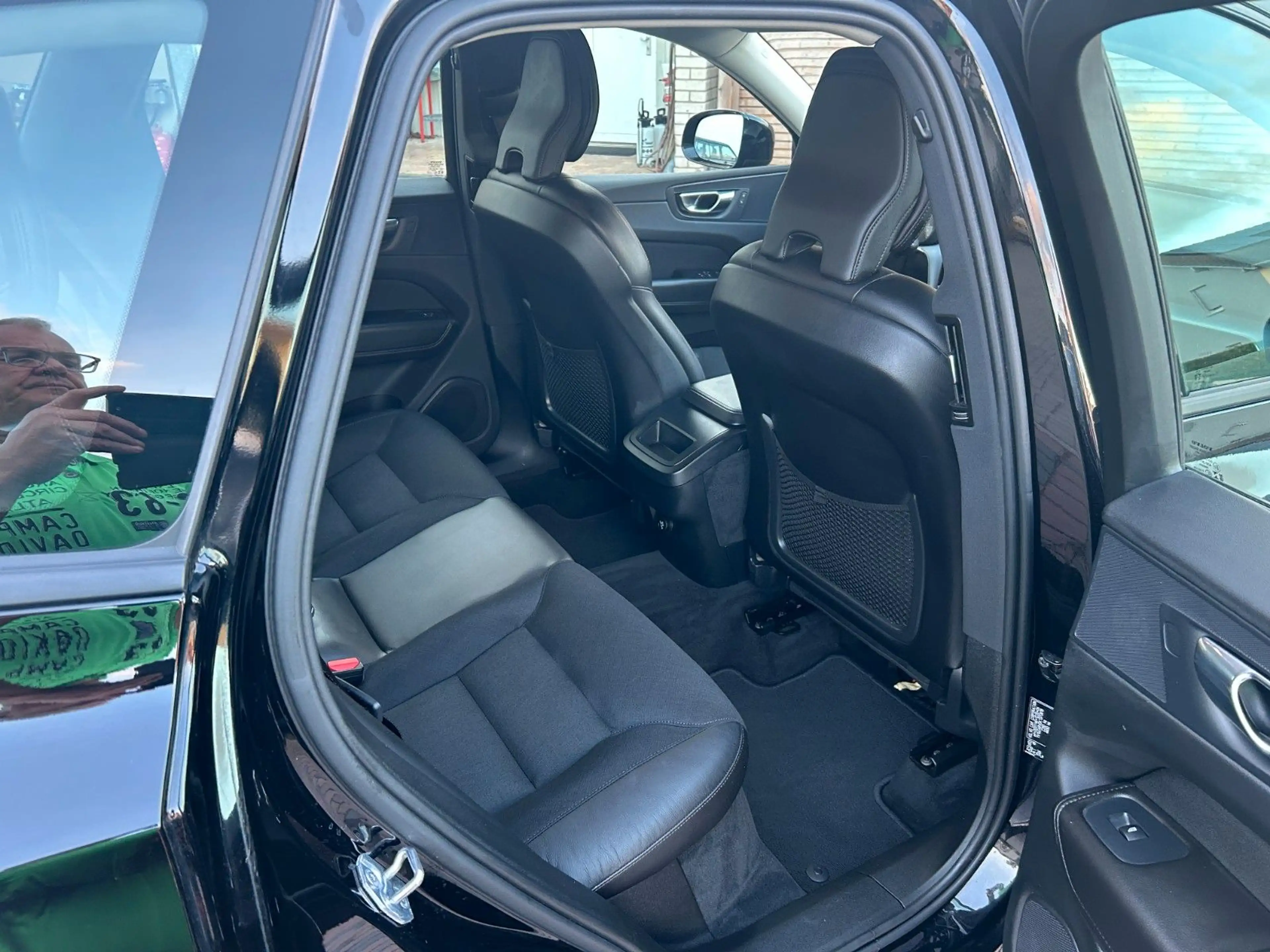 Volvo XC60 D4 Momentum 2WD AHK, NAVI, Allwetterreifen — photo 15