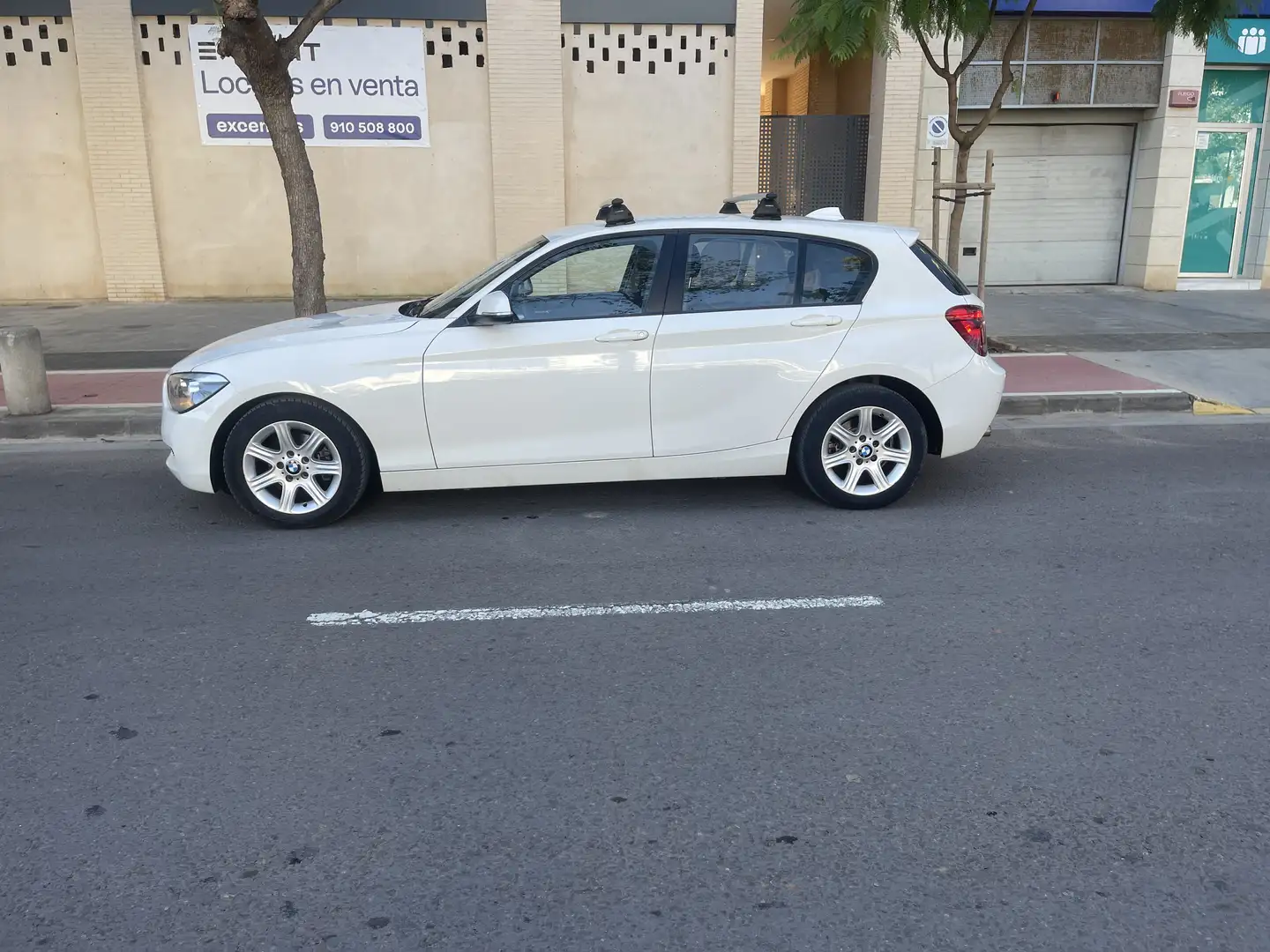 BMW 114 114d 95 ch 109g UrbanLife - 1