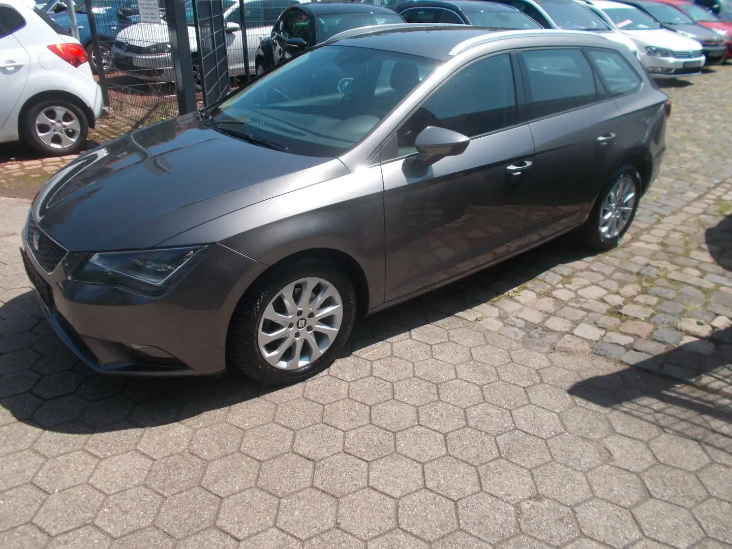 SEAT Leon ST Style Automatik Grau - 1
