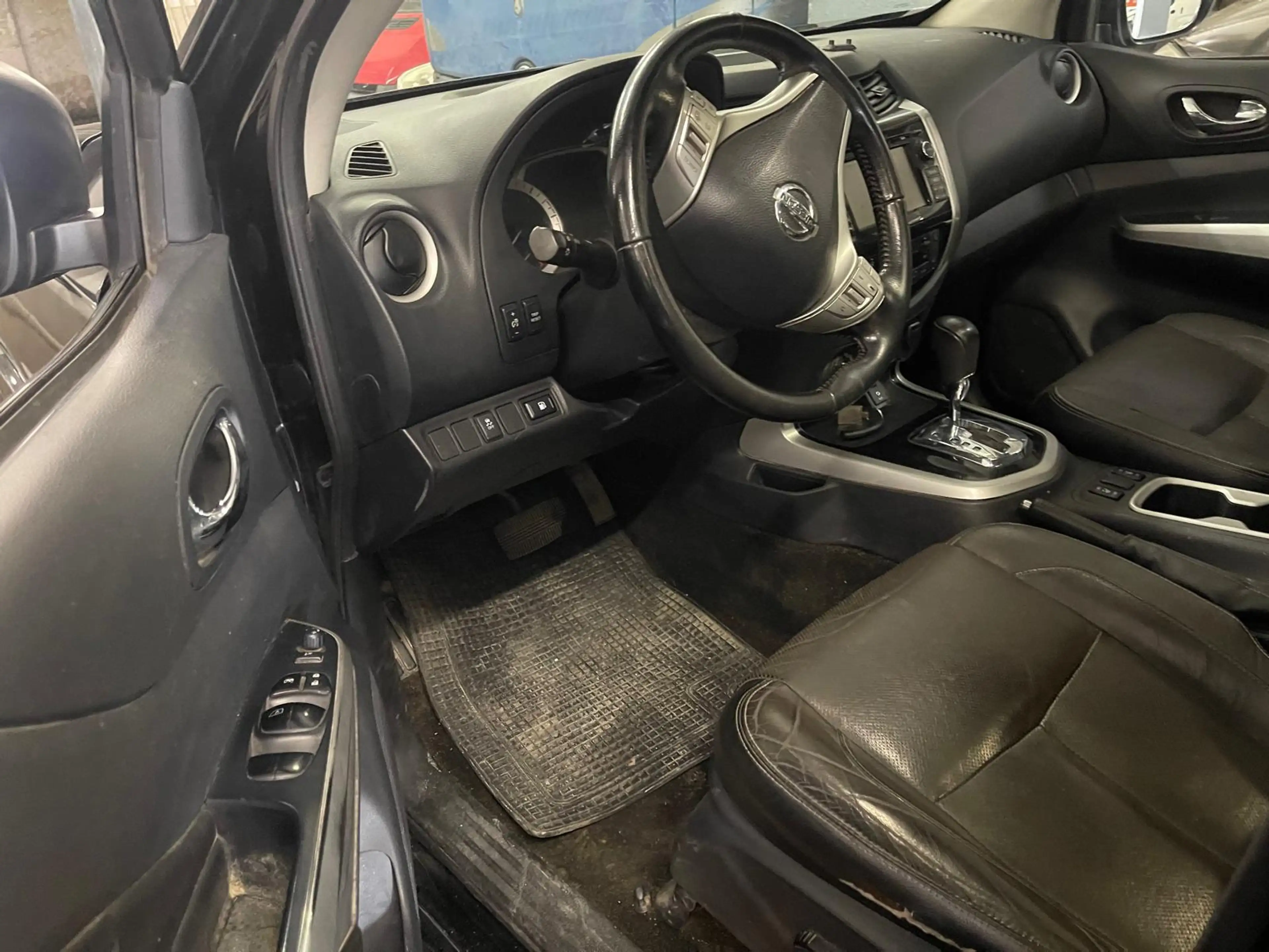 Nissan Navara 2.5 dCi 4x4 Executive IT-plus Alpha — photo 15