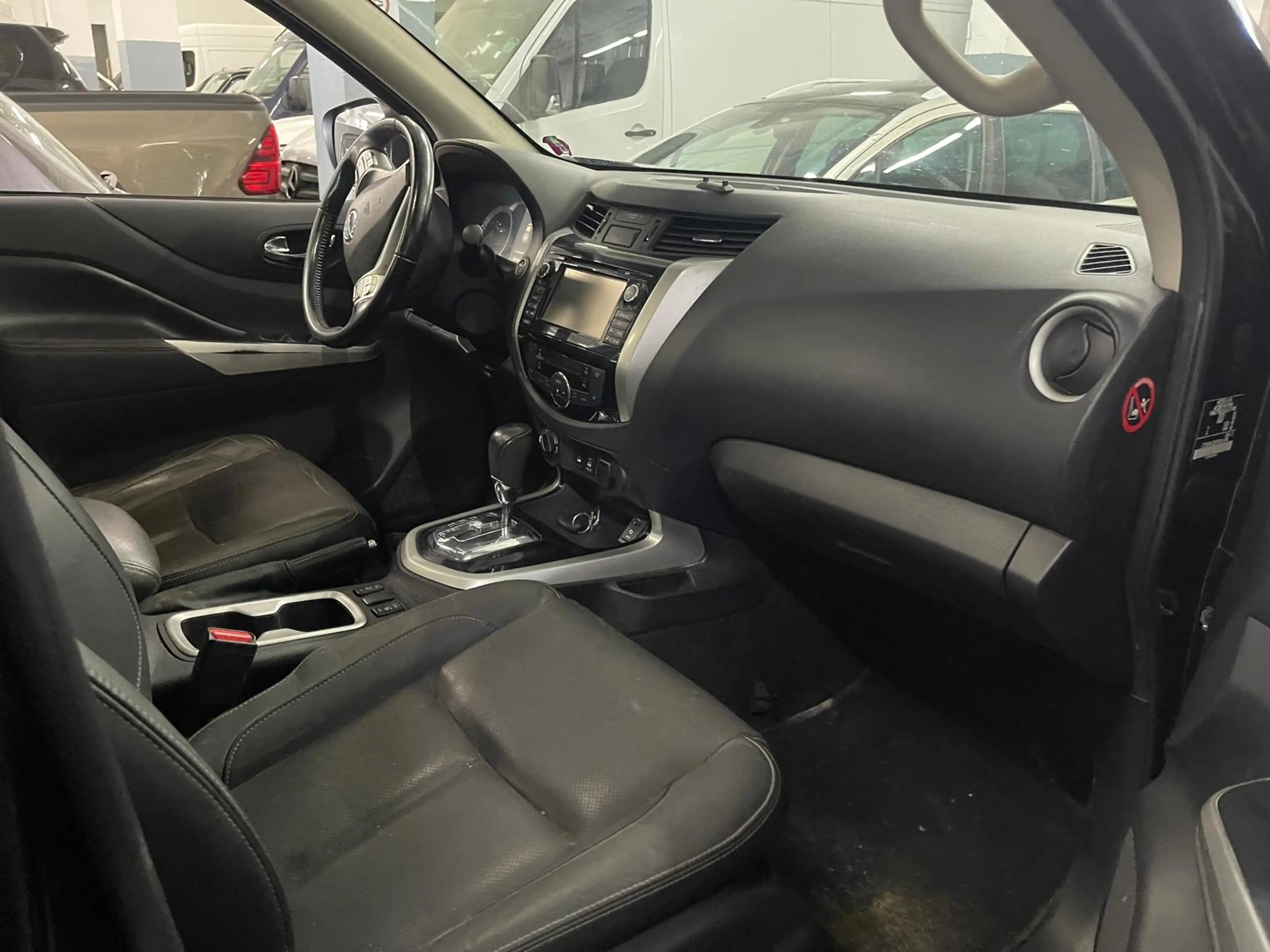 Nissan Navara 2.5 dCi 4x4 Executive IT-plus Alpha — photo 10
