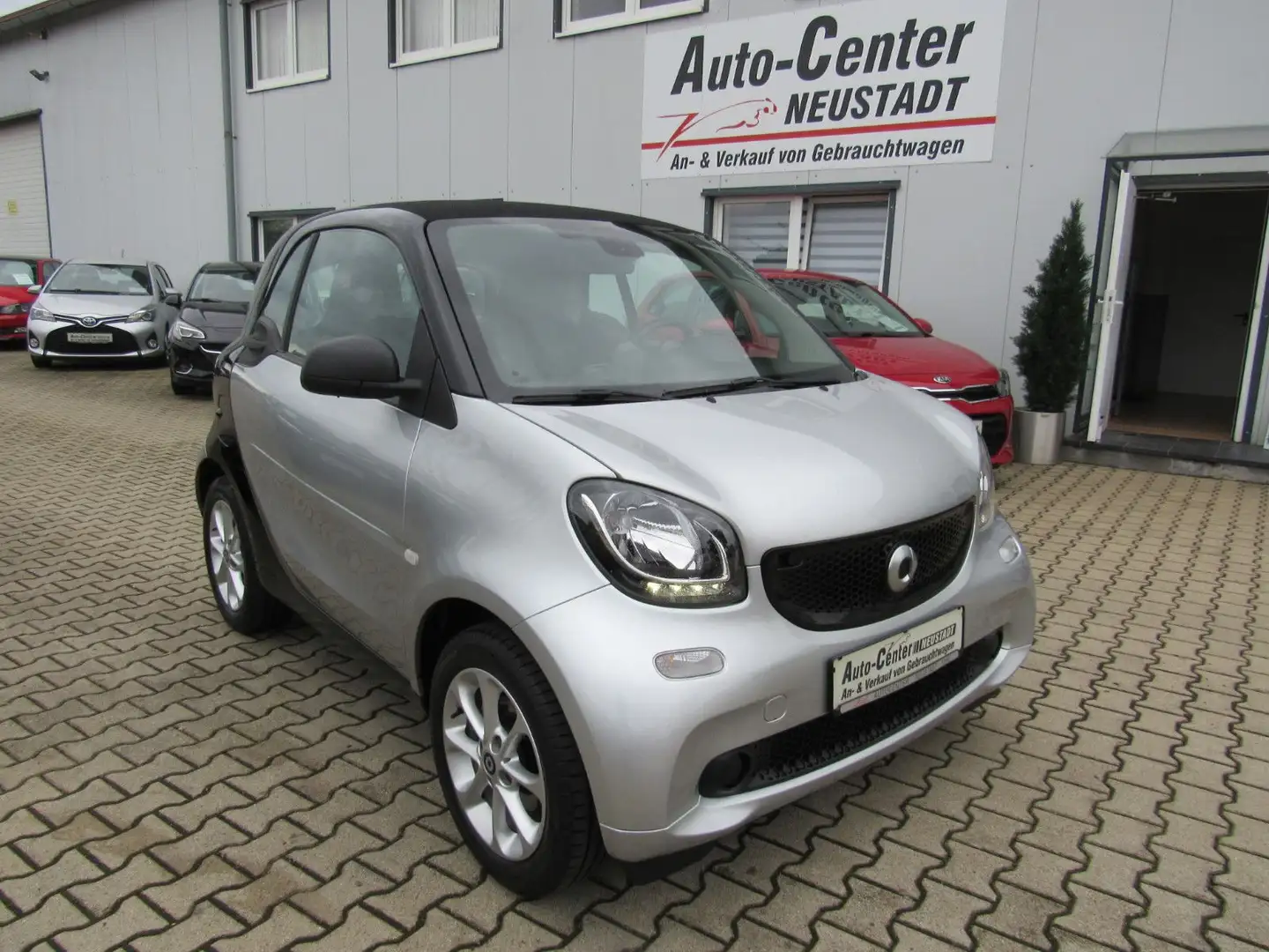 smart forTwo coupe 52kW, NAVI, KLIMAAUTOM., ALU.. Negro - 1