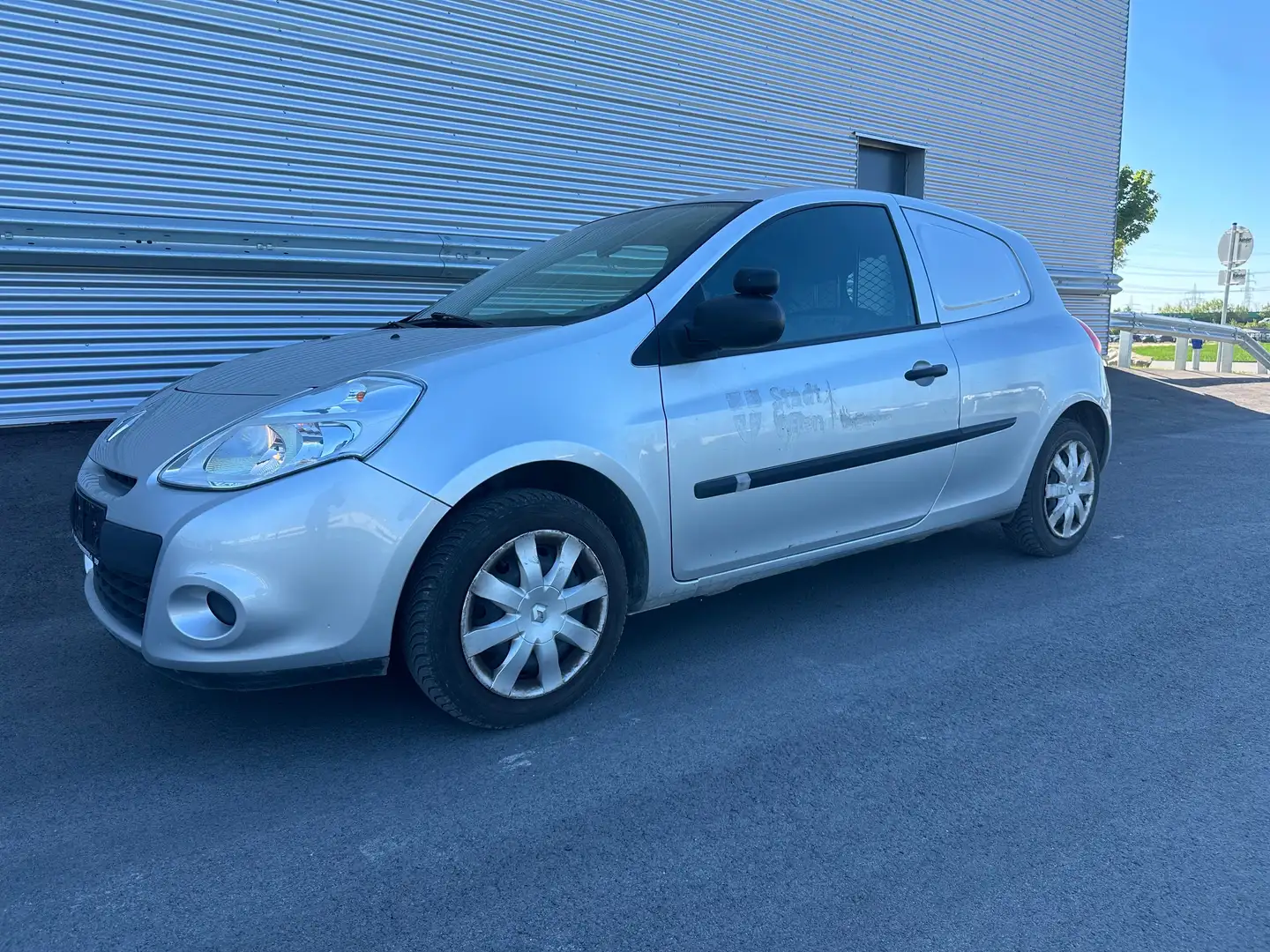 Renault Clio Express 1,2 16V ID:67 Silber - 2