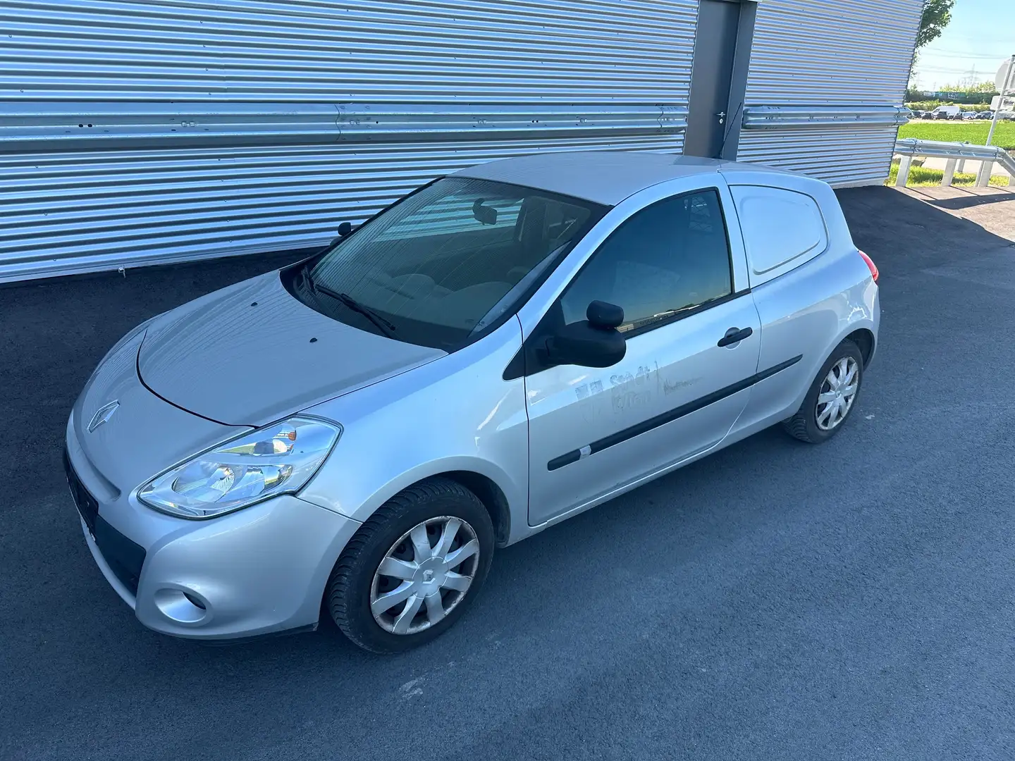 Renault Clio Express 1,2 16V ID:67 Silber - 1