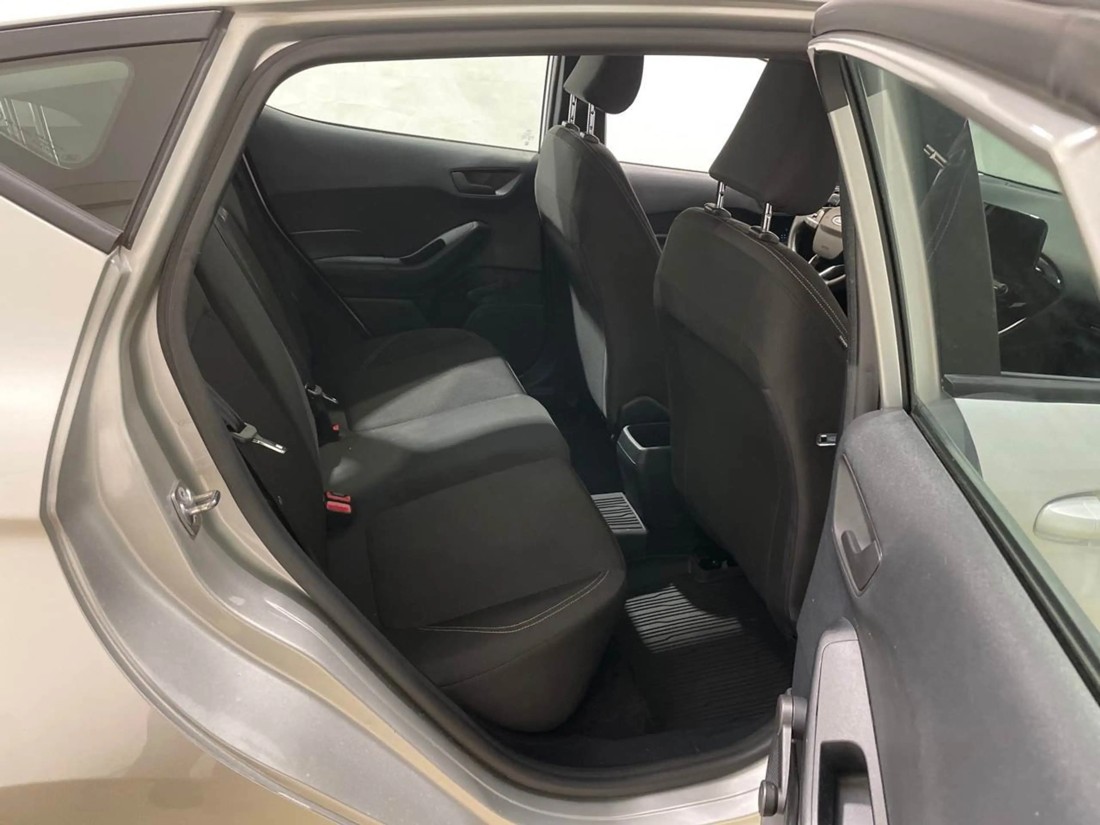 Ford Fiesta 1.0 EcoBoost Cool&Connect LED Lane Navi — photo 12